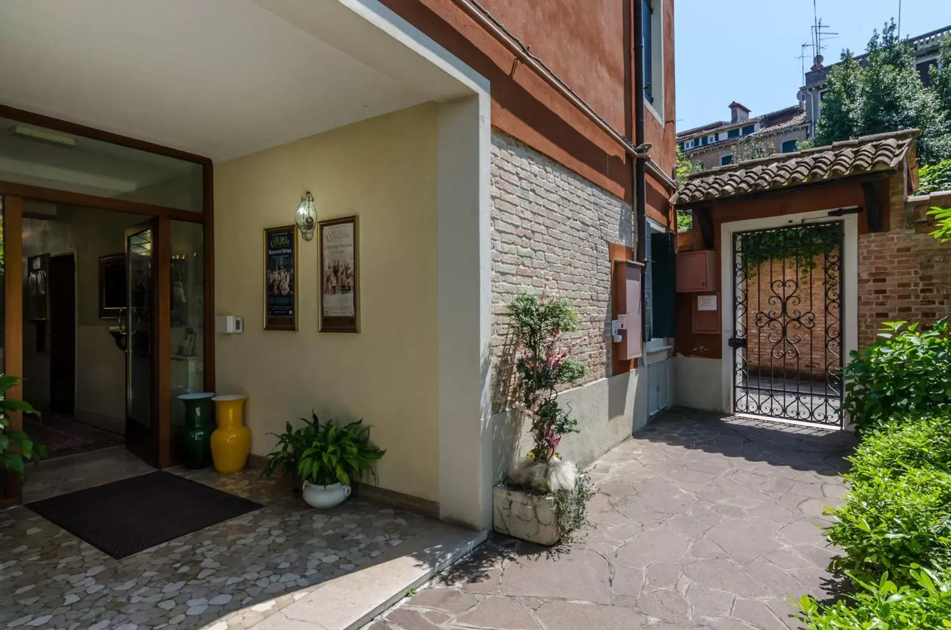 Facade/entrance in Ca' San Rocco