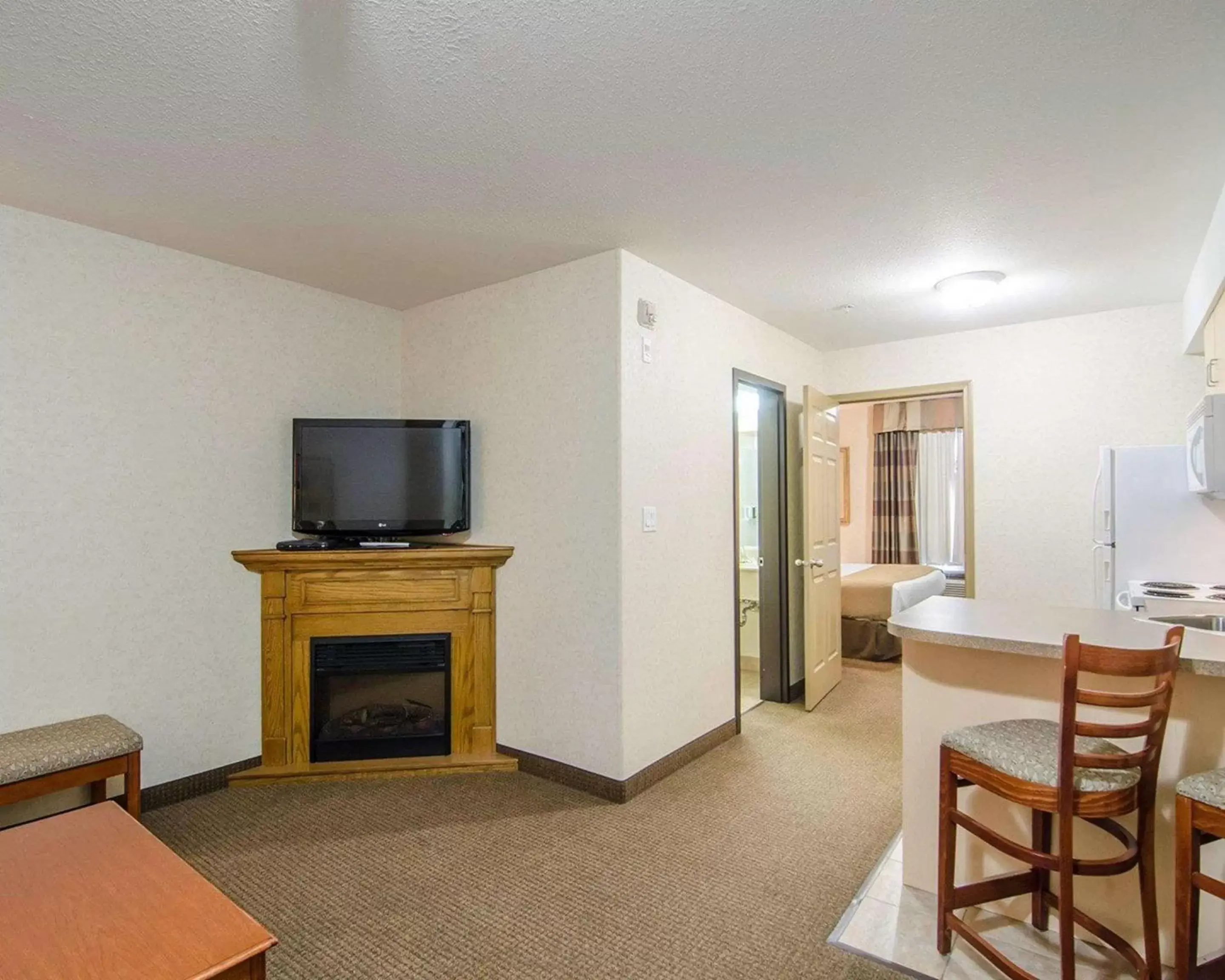 Photo of the whole room, TV/Entertainment Center in Quality Inn & Suites Grand Prairie