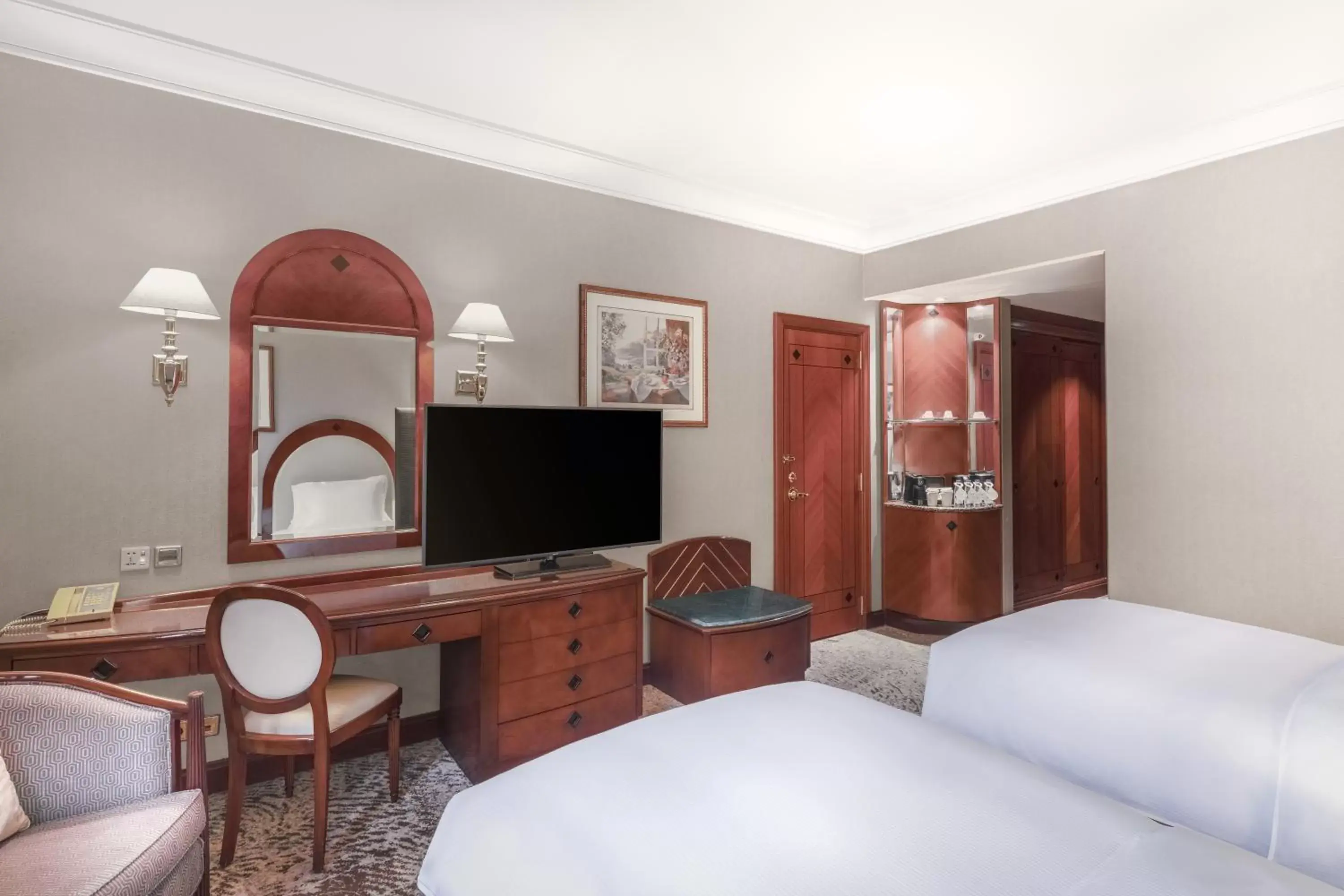 Bedroom, TV/Entertainment Center in Madinah Hilton Hotel