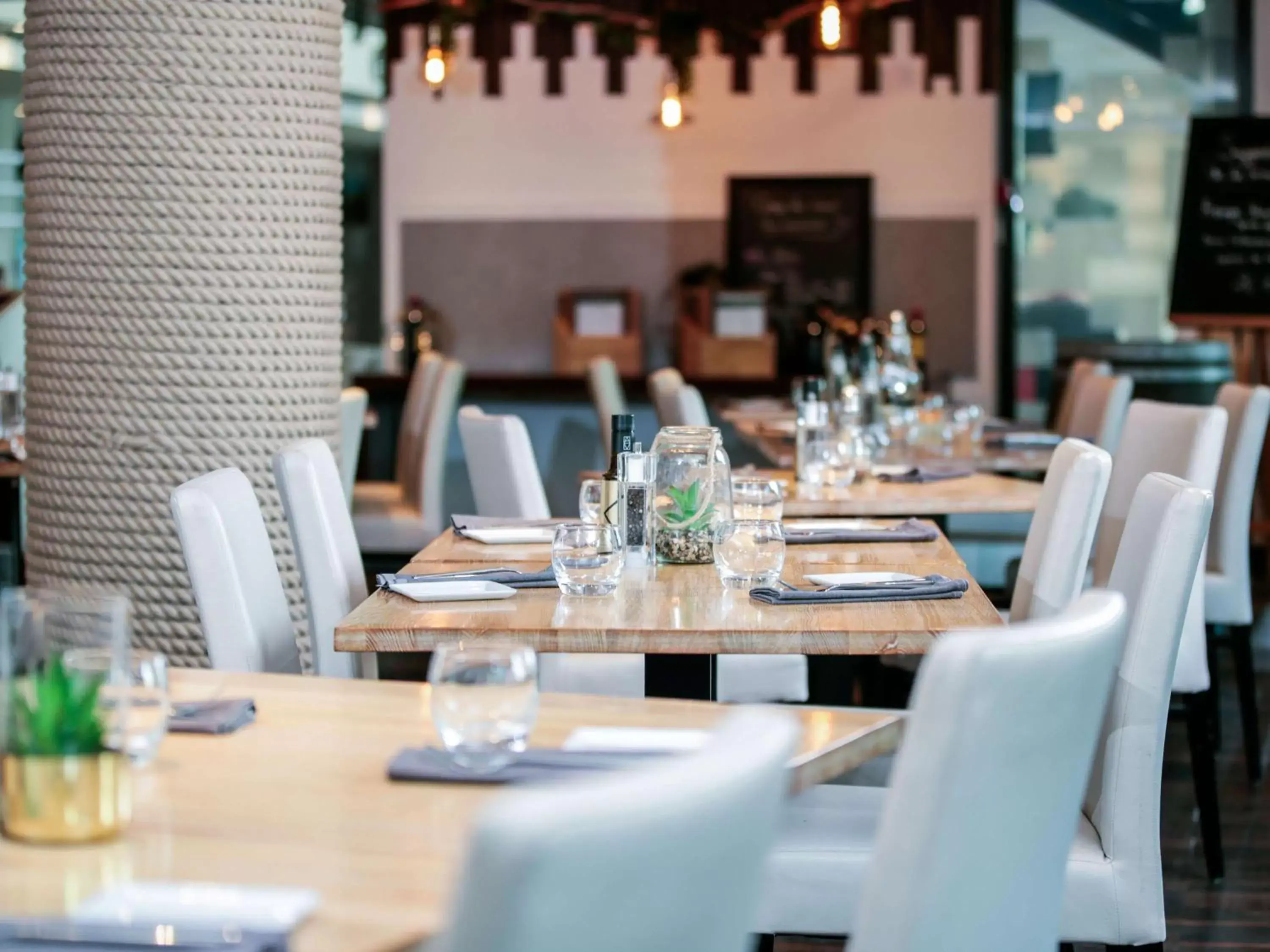 Restaurant/Places to Eat in Novotel Luxembourg Centre