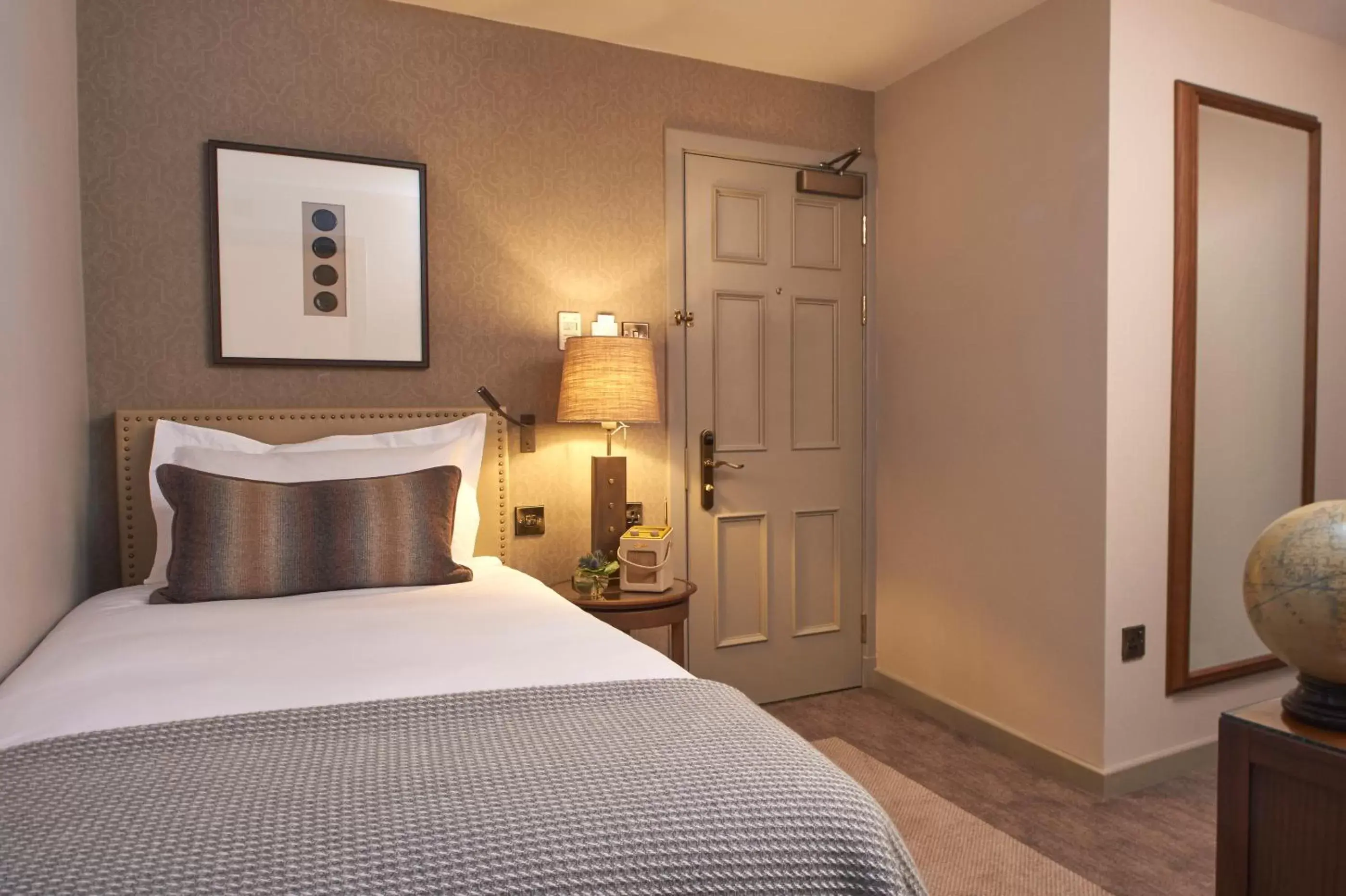 Bedroom, Bed in InterContinental Hotels - Edinburgh The George, an IHG Hotel