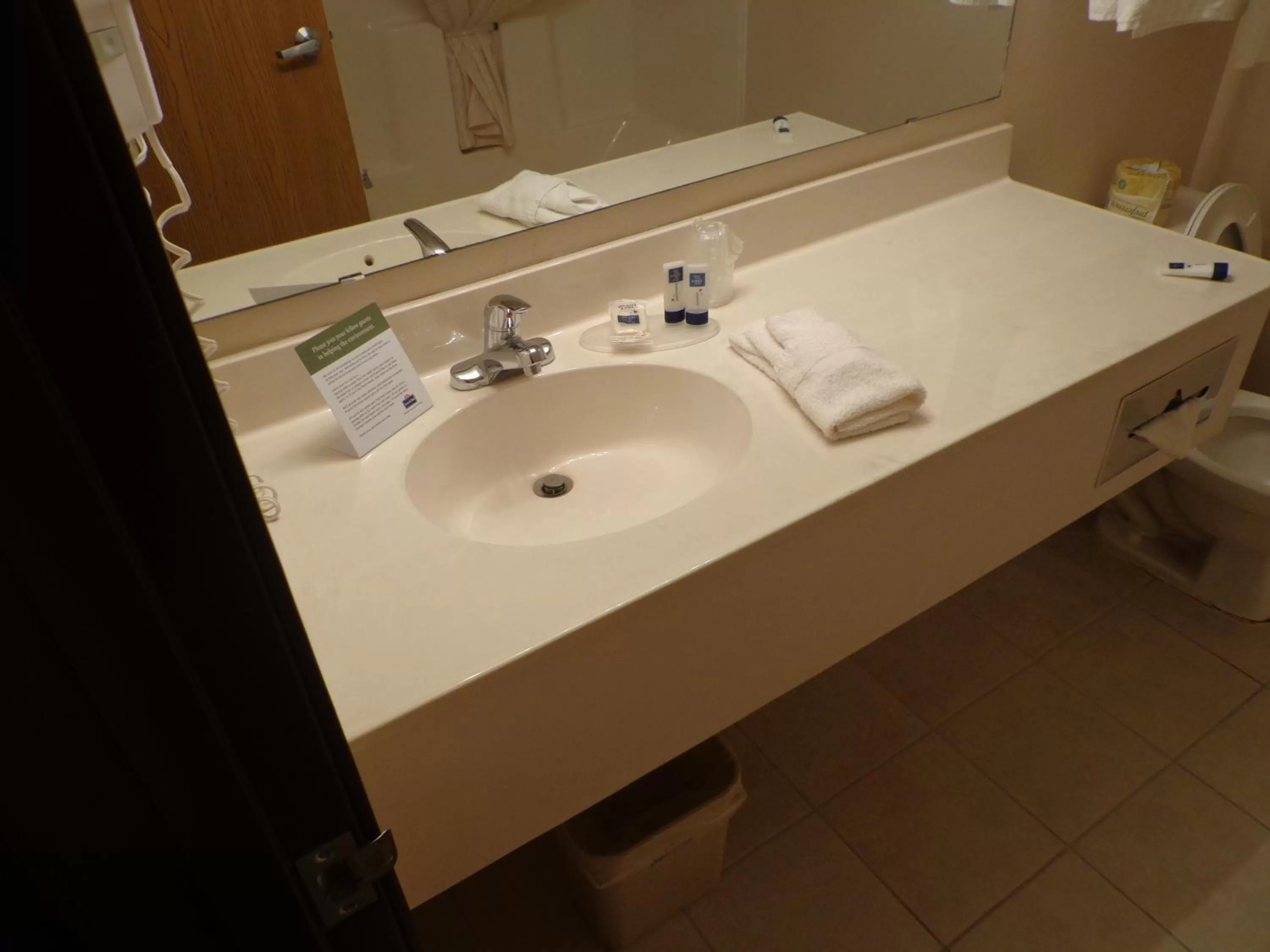 AmericInn by Wyndham Madison SD