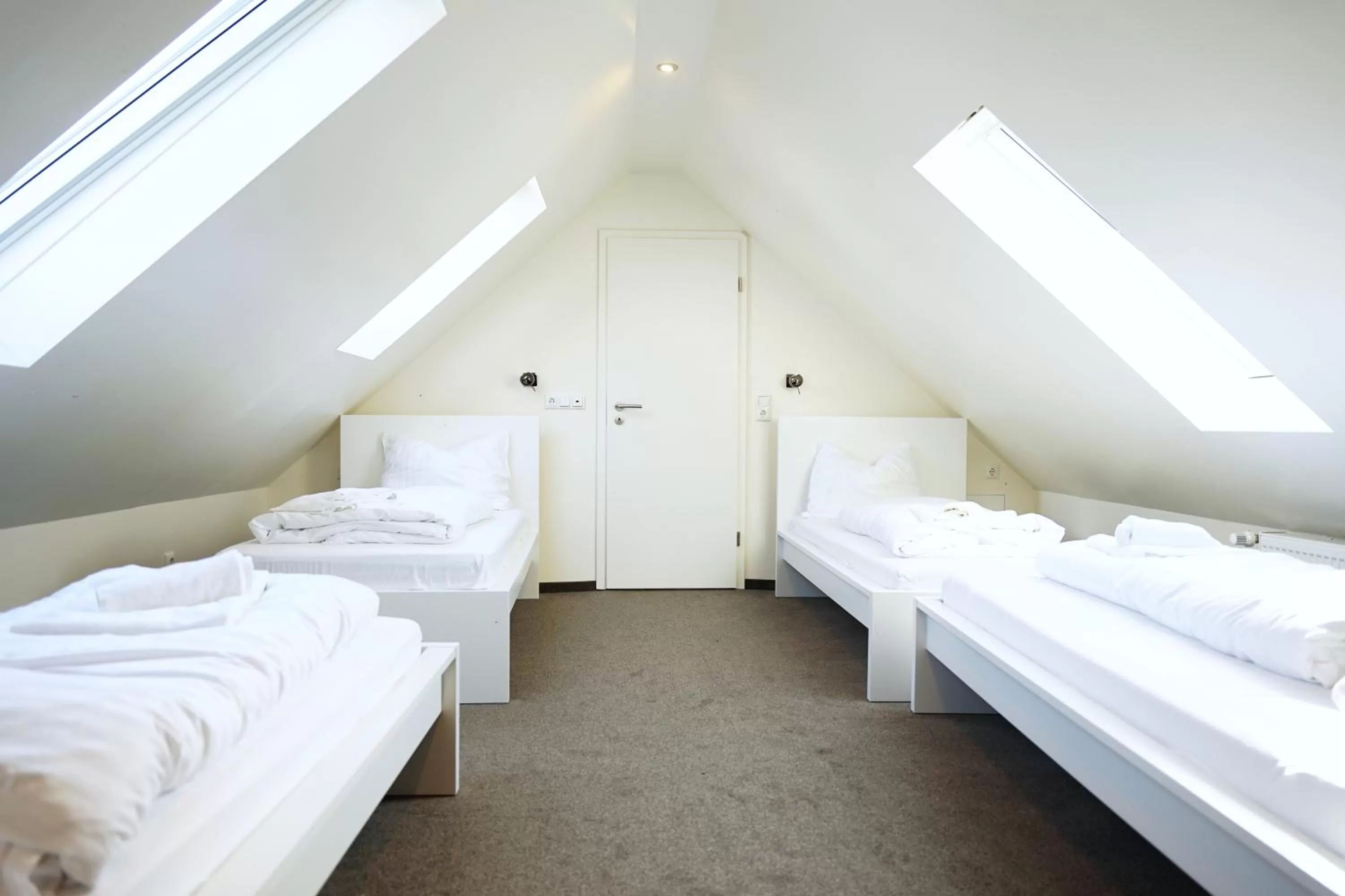 Bed in JJ Hotel Hannover-City-Pension