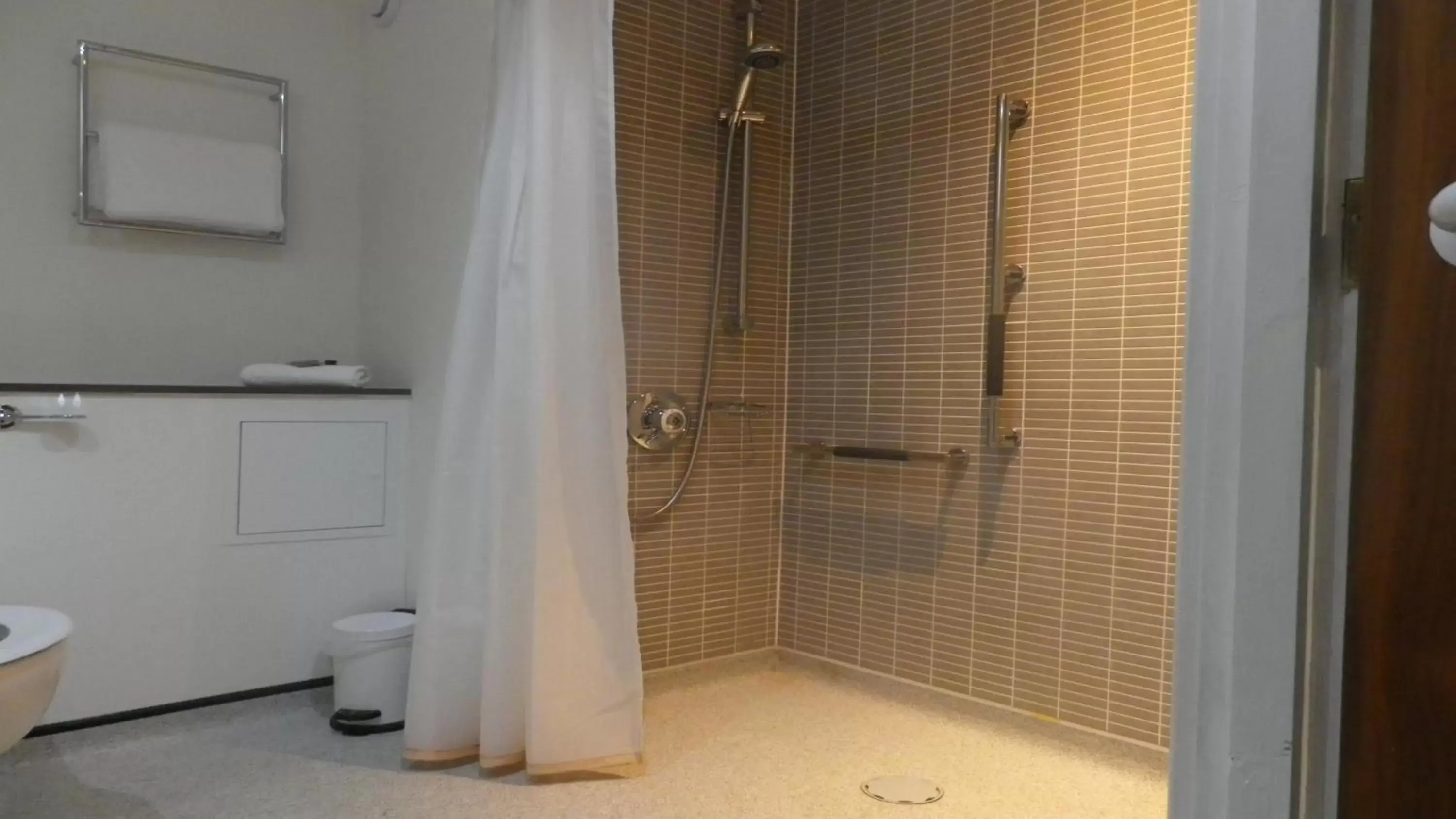 Photo of the whole room, Bathroom in Holiday Inn Glasgow - East Kilbride, an IHG Hotel