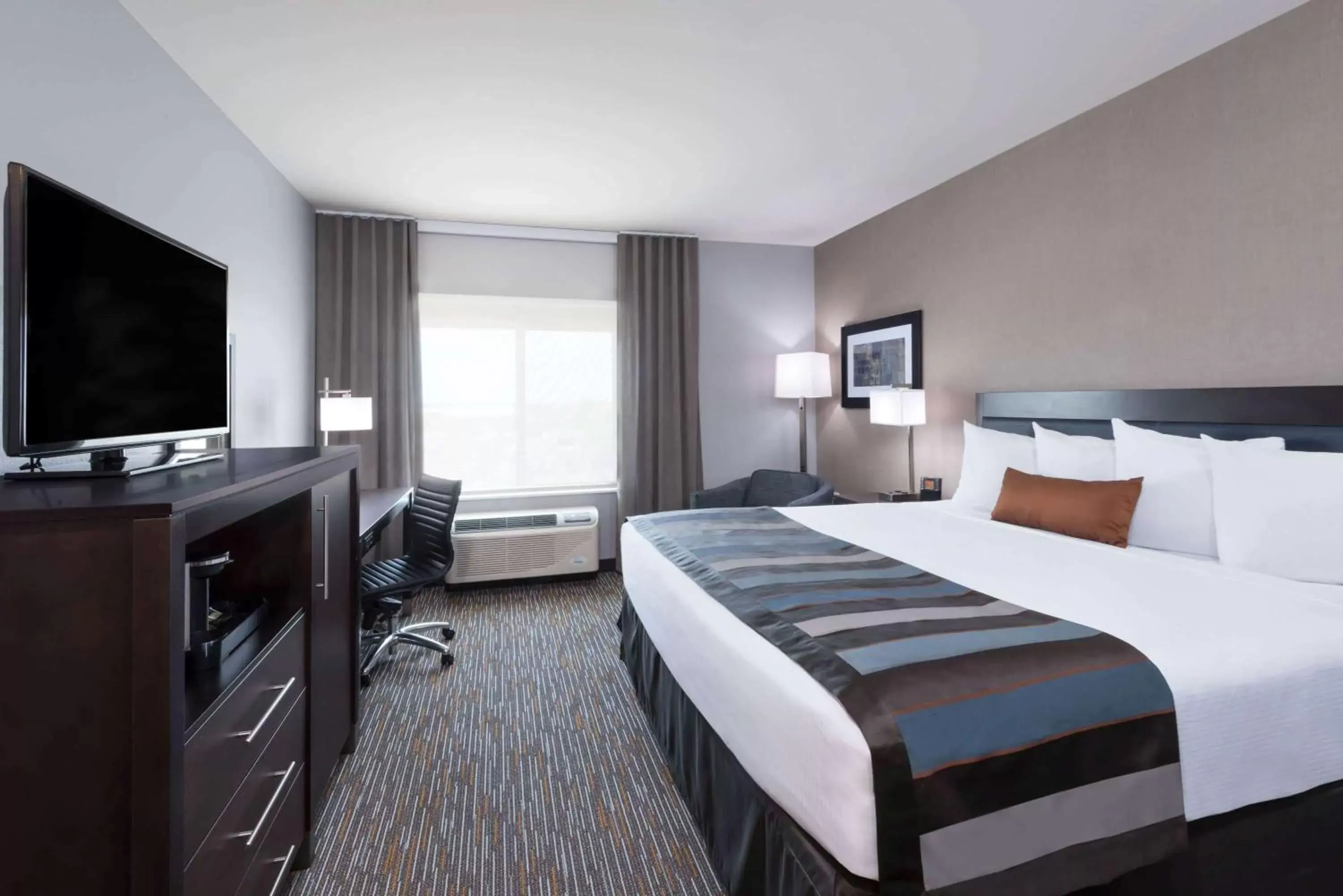 Photo of the whole room, Bed in Wingate by Wyndham Sidney Photo of the whole room, Bed in Wingate by Wyndham Sidney