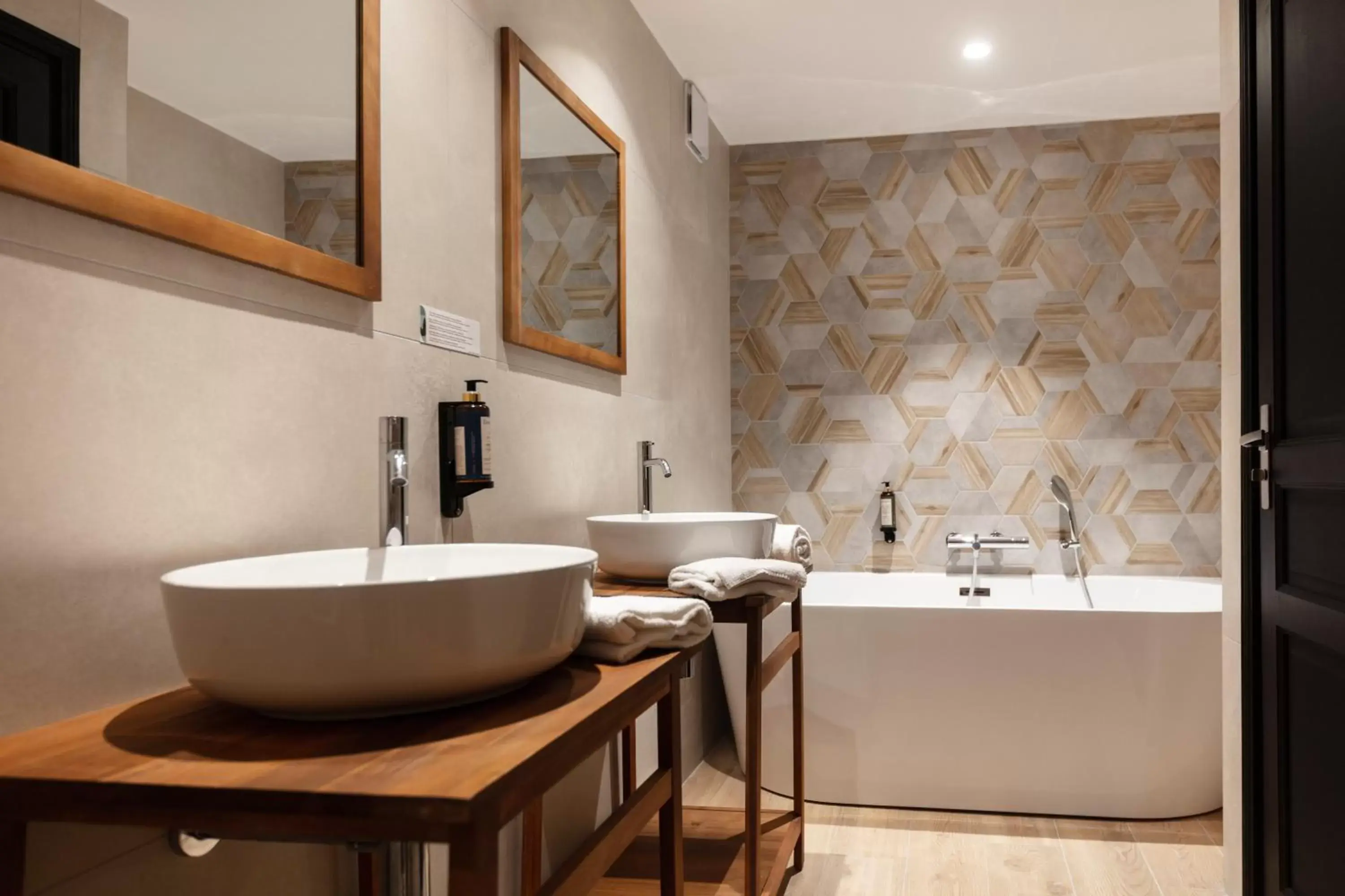 Junior Suite with Pool View in Hôtel l'Arena Junior Suite with Pool View in Hôtel l'Arena