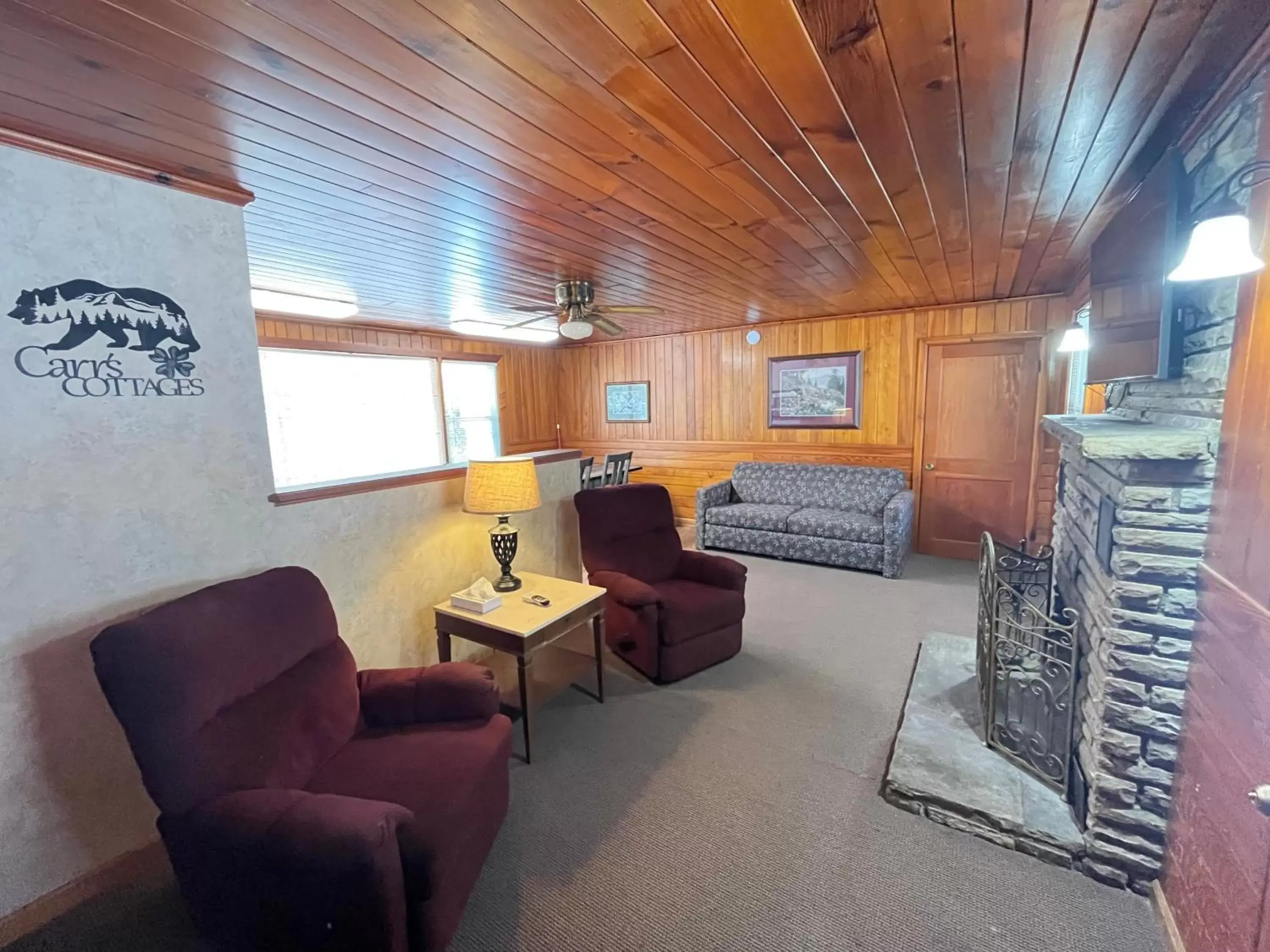 Seating Area in Carr's Northside Hotel and Cottages