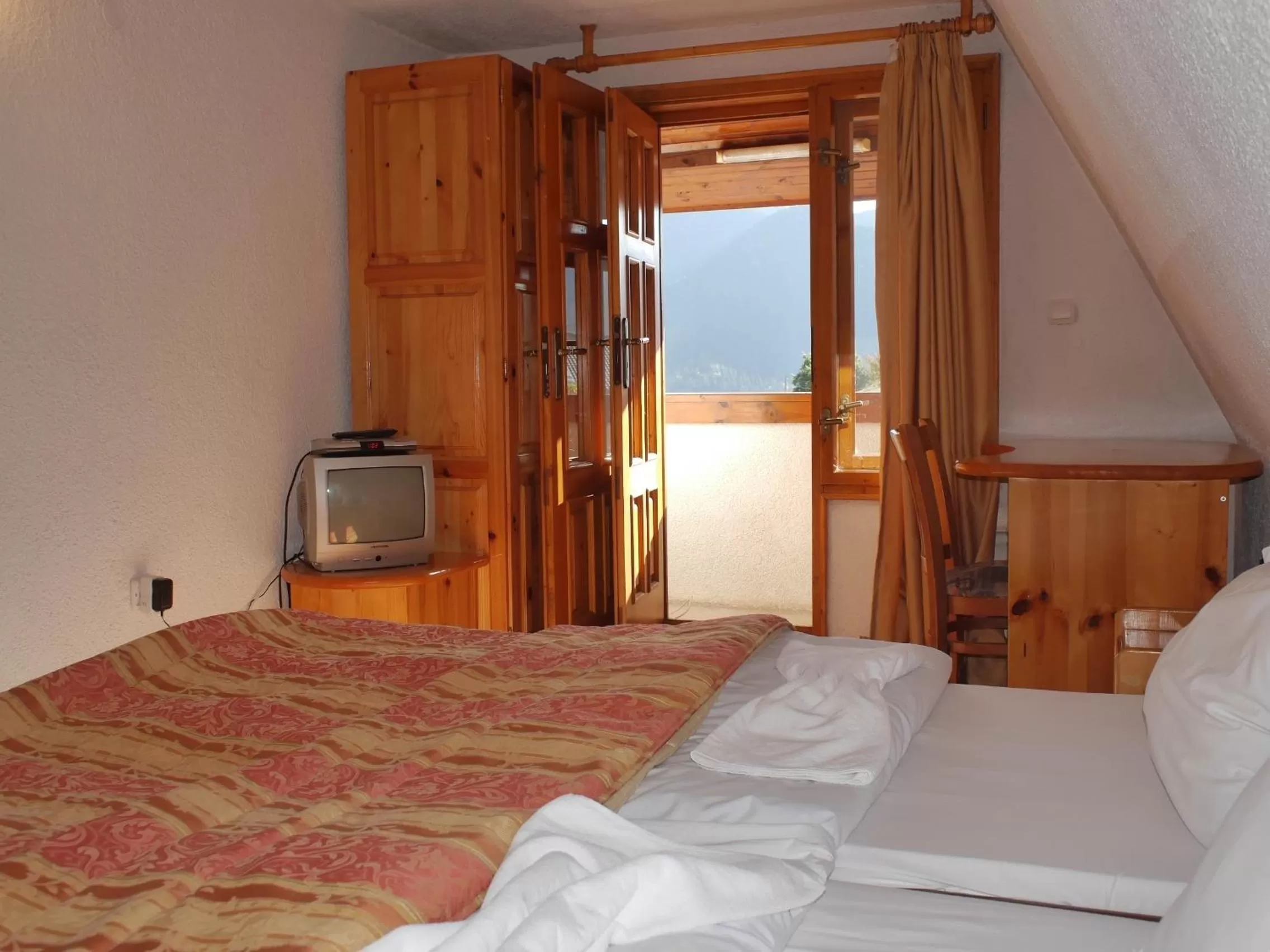 Photo of the whole room, Bed in Family Hotel Silver