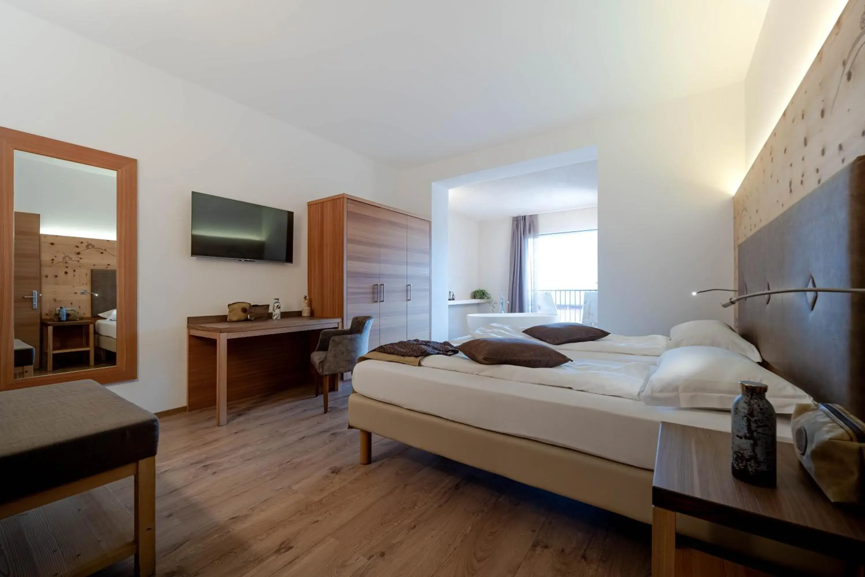 Bedroom, Bed in Sport & Wellness Hotel Cristallo