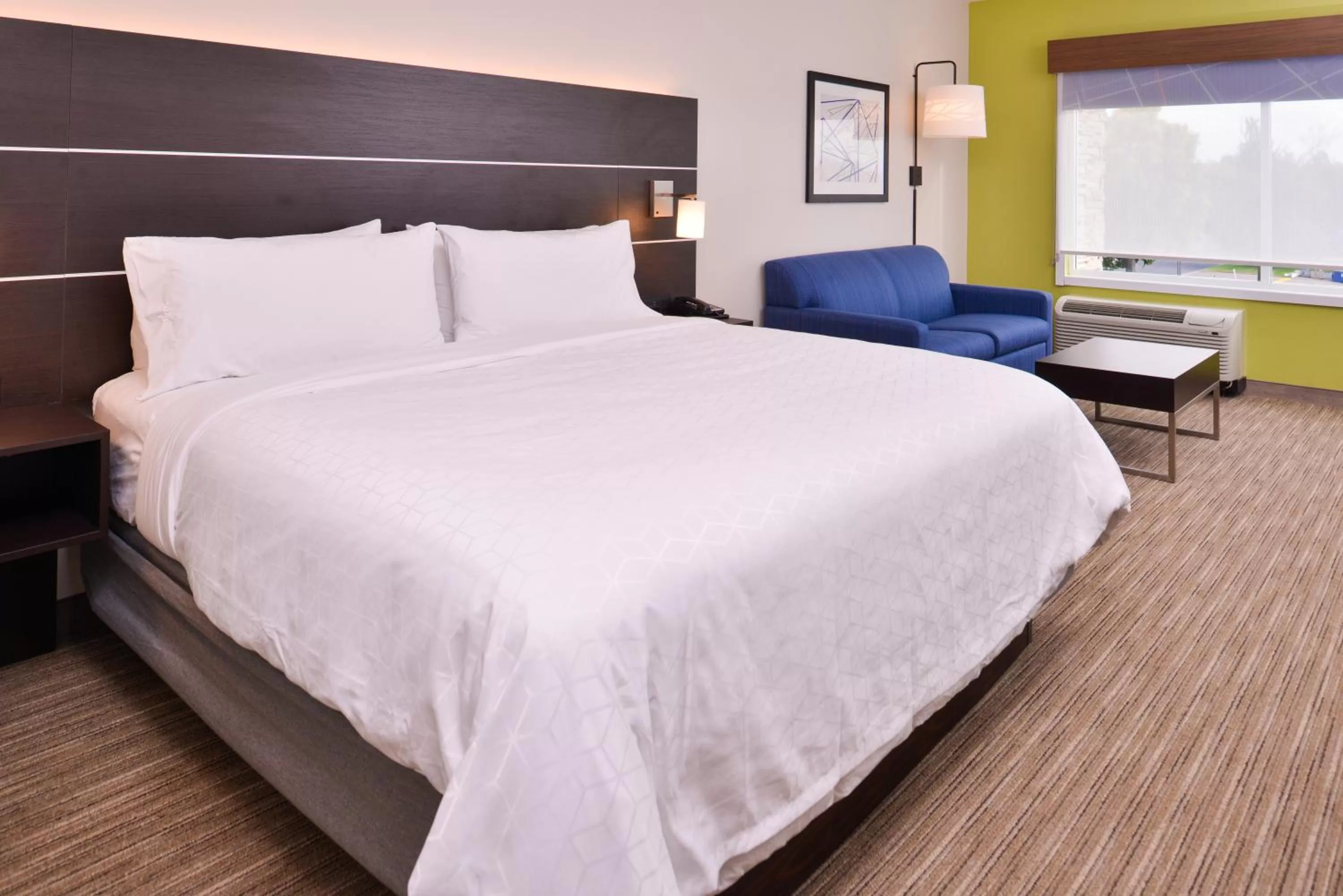 Photo of the whole room, Bed in Holiday Inn Express & Suites - Mall of America - MSP Airport by IHG