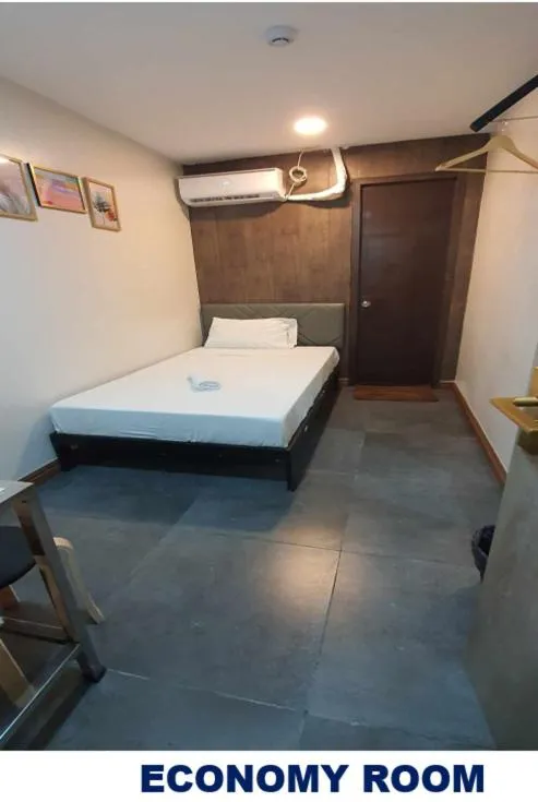 Bedroom, Bed in Maine City Residences