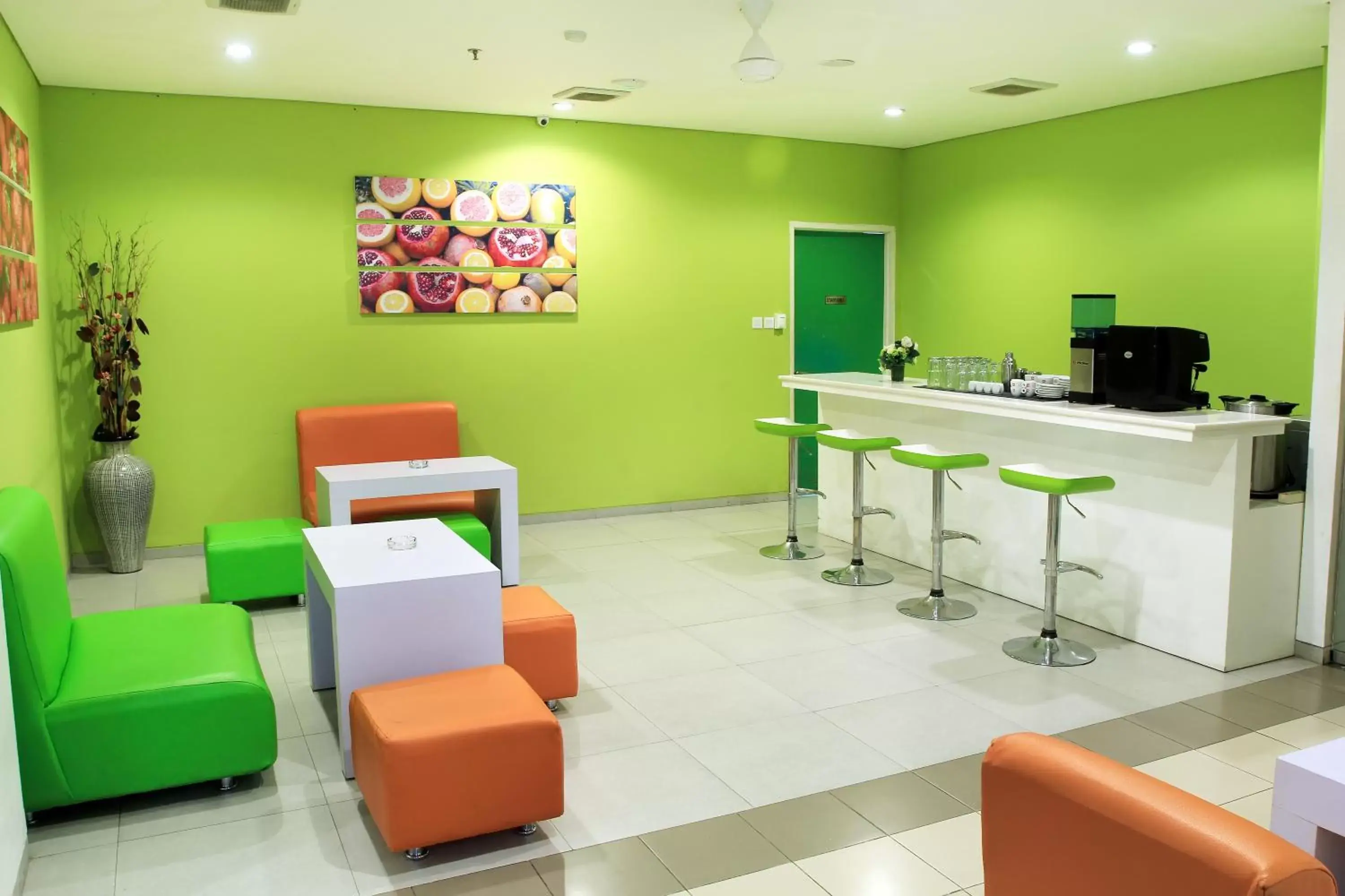 Lounge or bar in Zest Yogyakarta by Swiss-Belhotel International Lounge or bar in Zest Yogyakarta by Swiss-Belhotel International