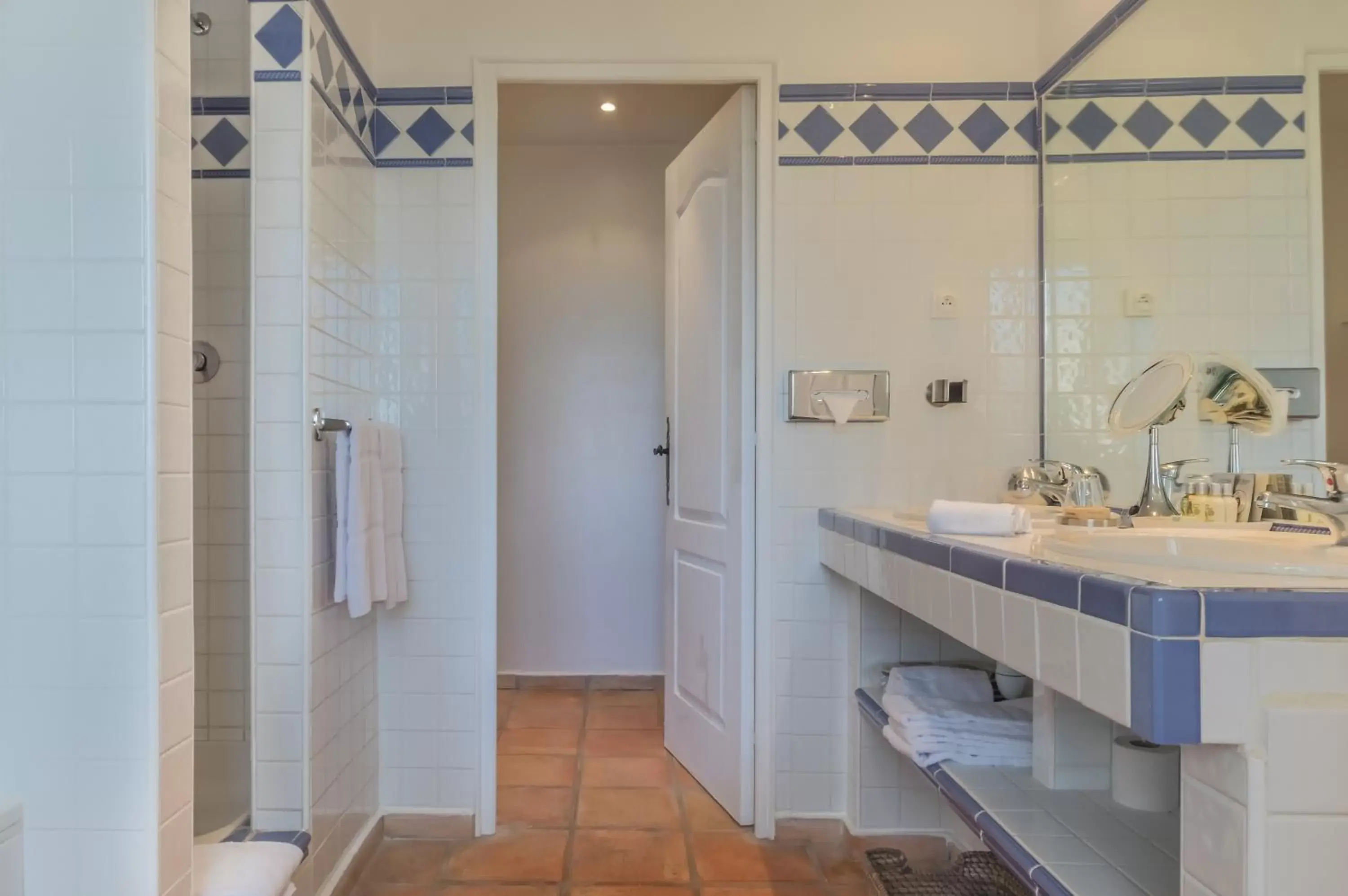 Bathroom in Hôtel Club Port La Galère