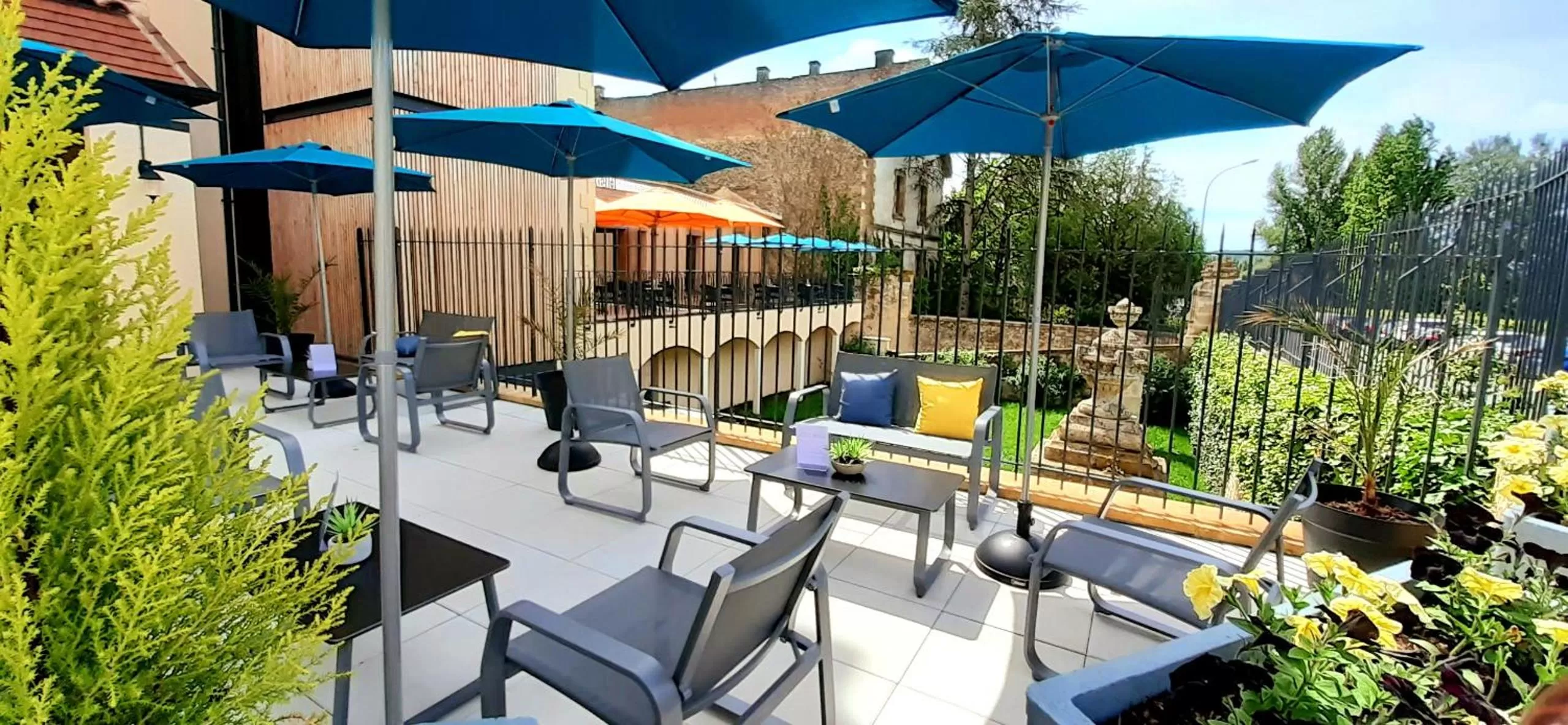 Balcony/Terrace in Hôtel-Restaurant des Augustins