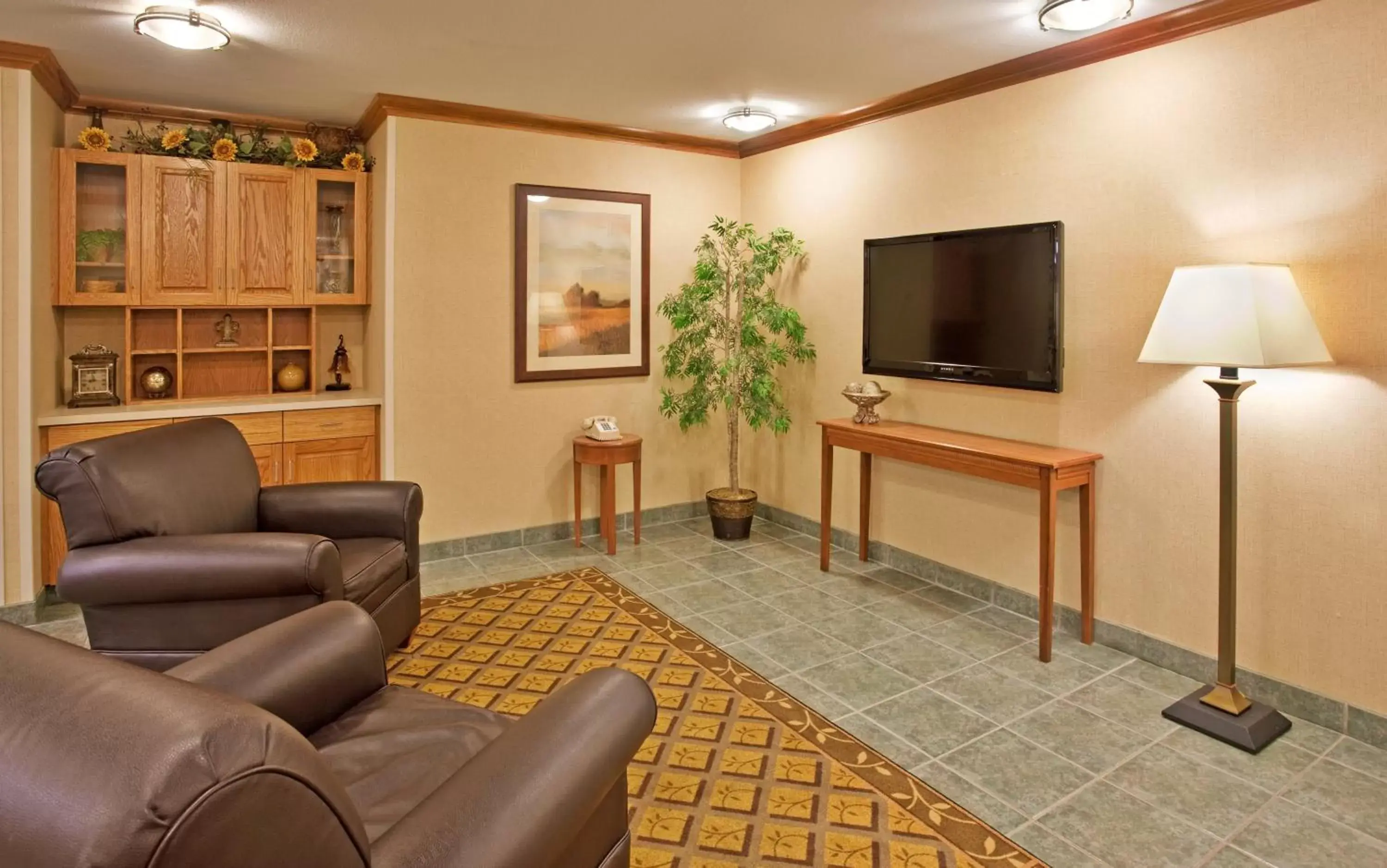 Lobby or reception, TV/Entertainment Center in Candlewood Suites Junction City - Ft. Riley, an IHG Hotel