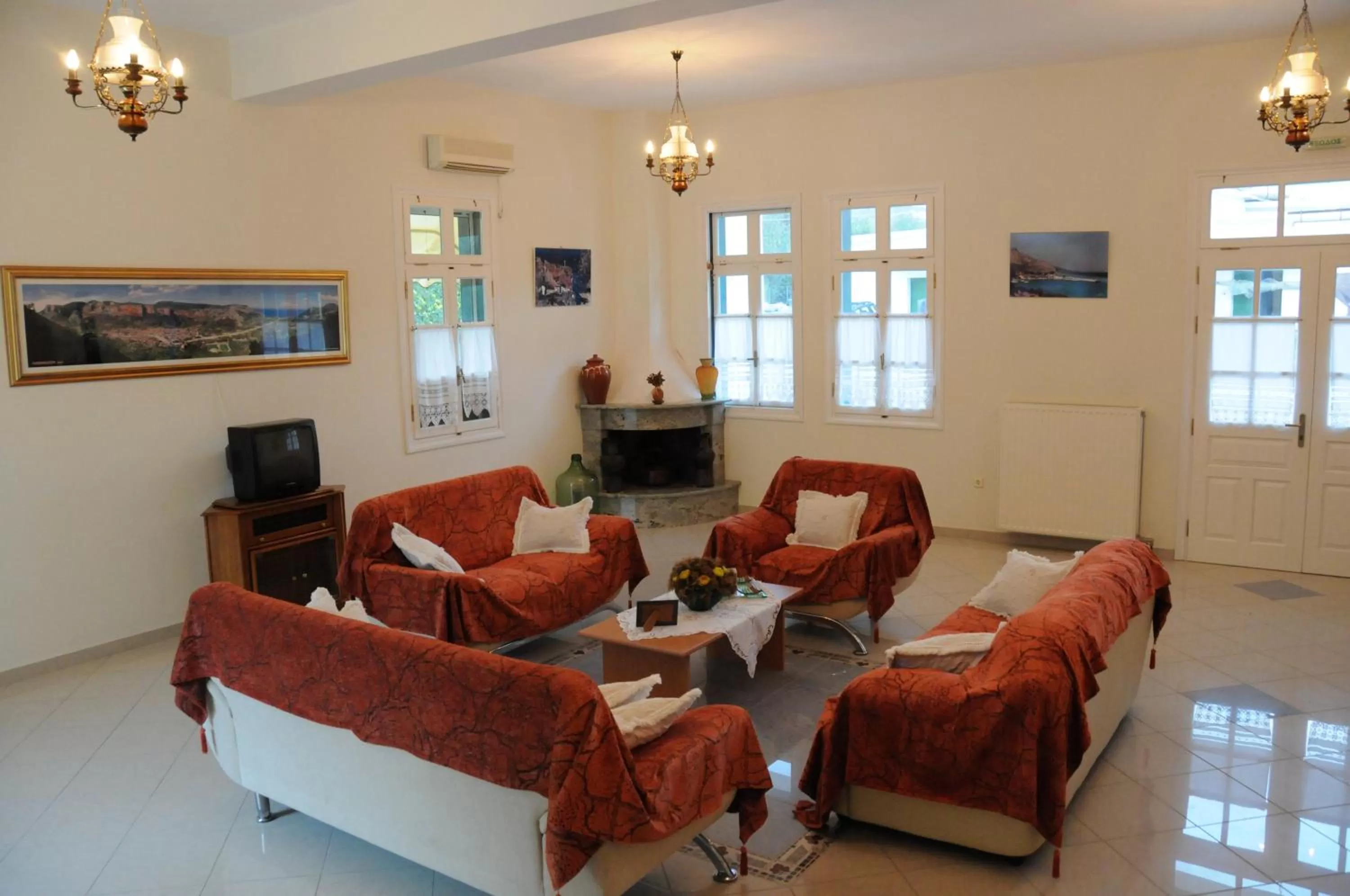 Lounge or bar in Costa-Rini Hotel