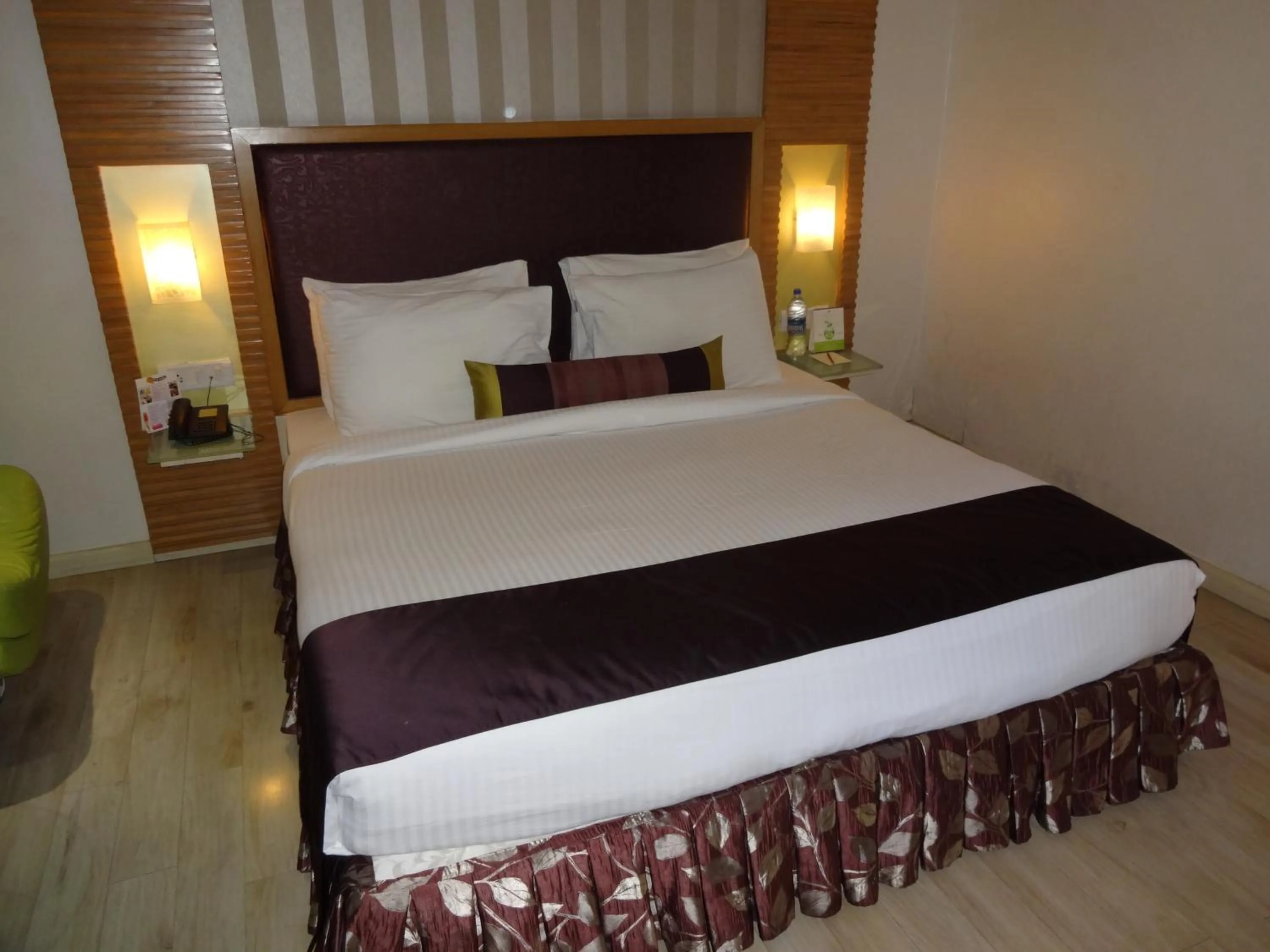 Bedroom, Bed in The Purple Leaf Hotels