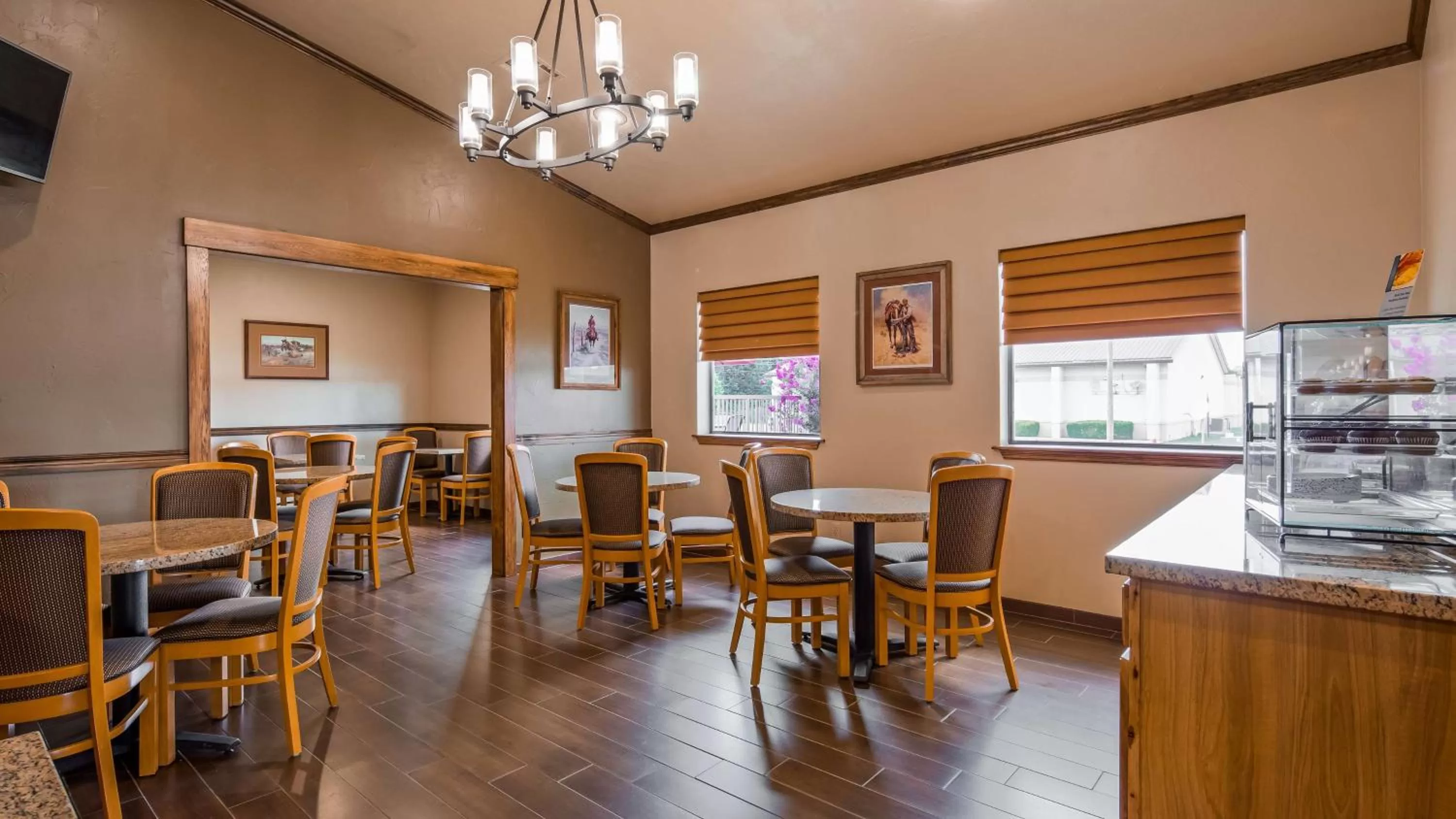 Dining area in Best Western TimberRidge Inn