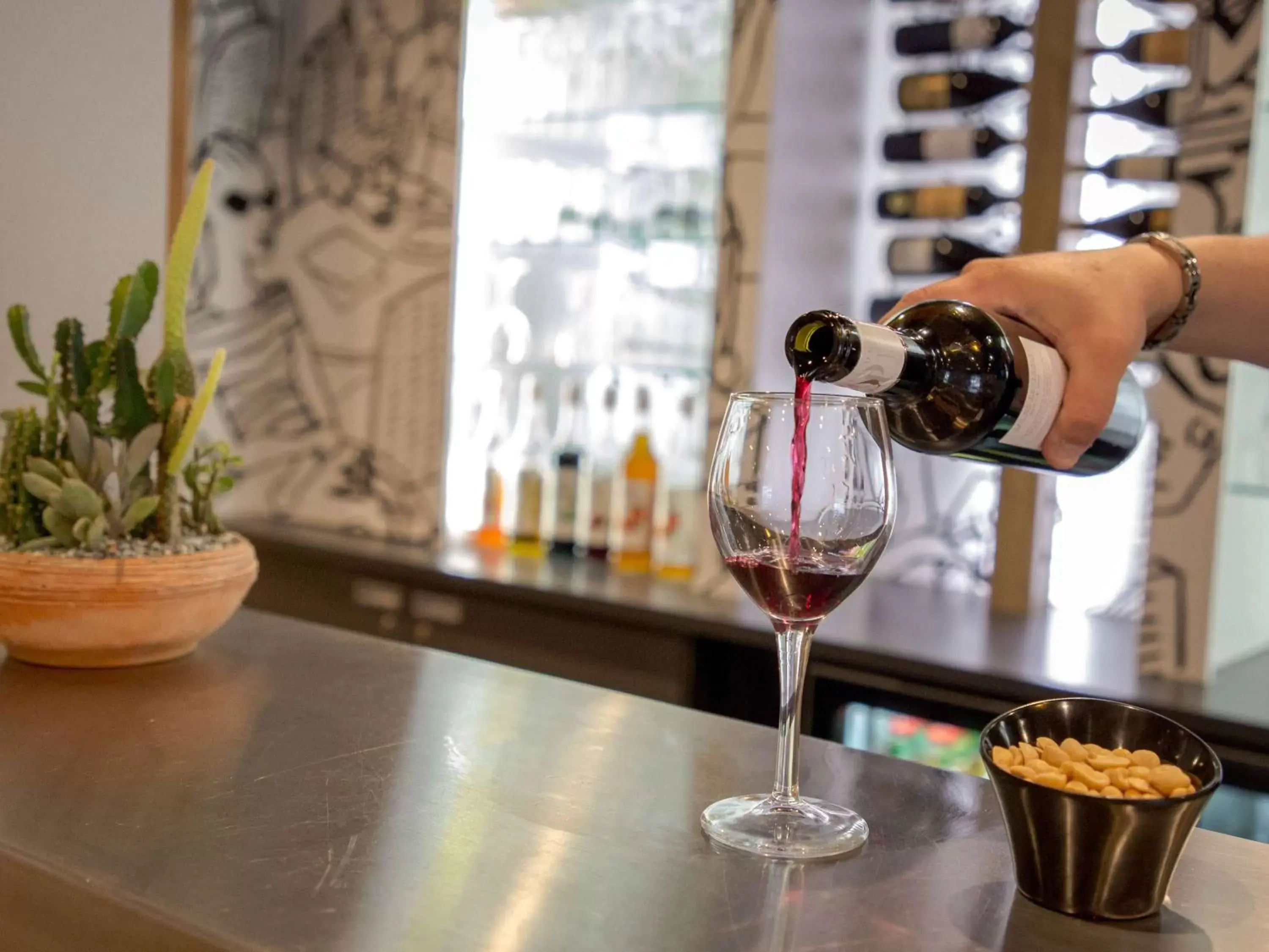 Lounge or bar, Drinks in ibis Brignoles Provence Verte