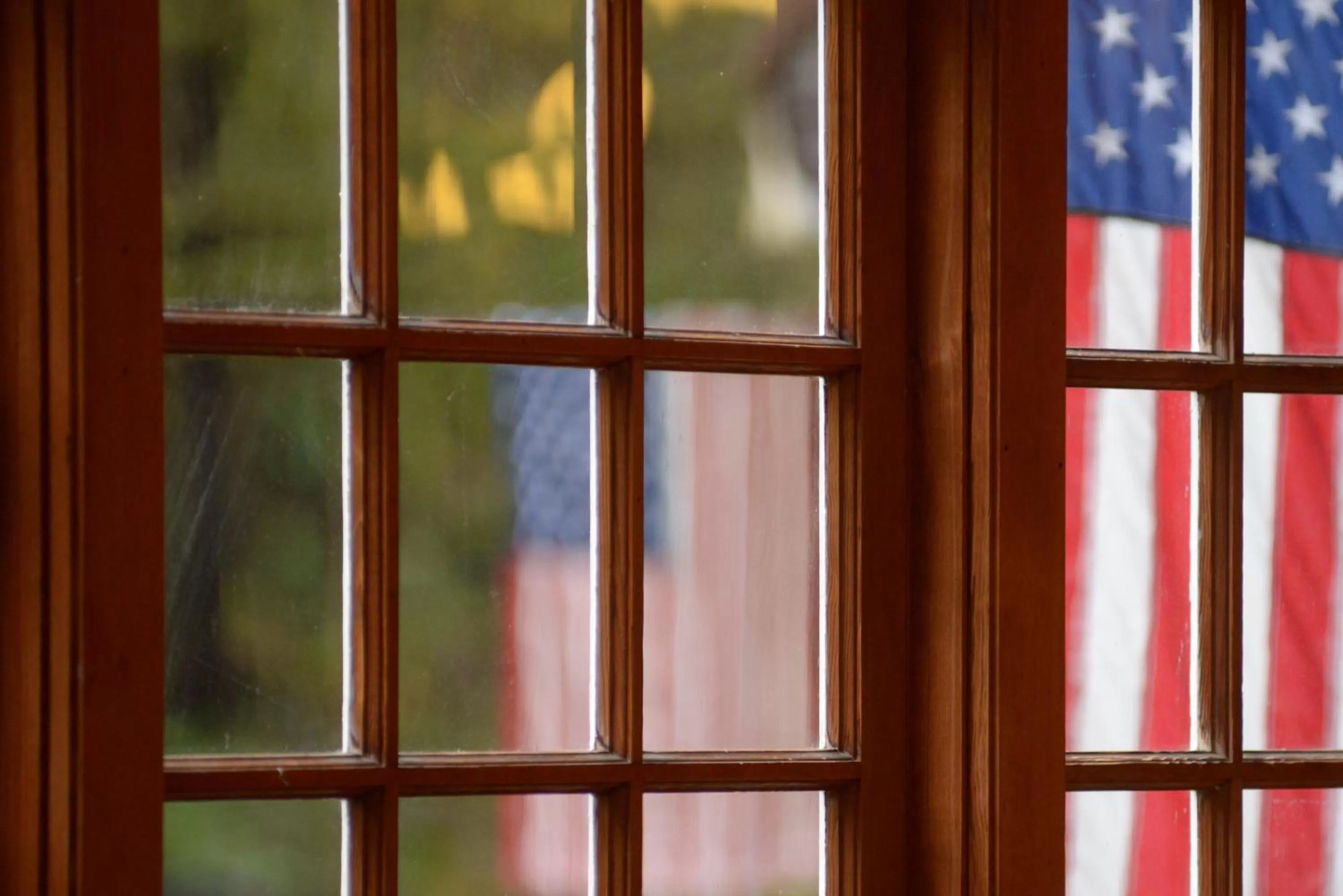 Communal lounge/ TV room in Lake Quinault Lodge
