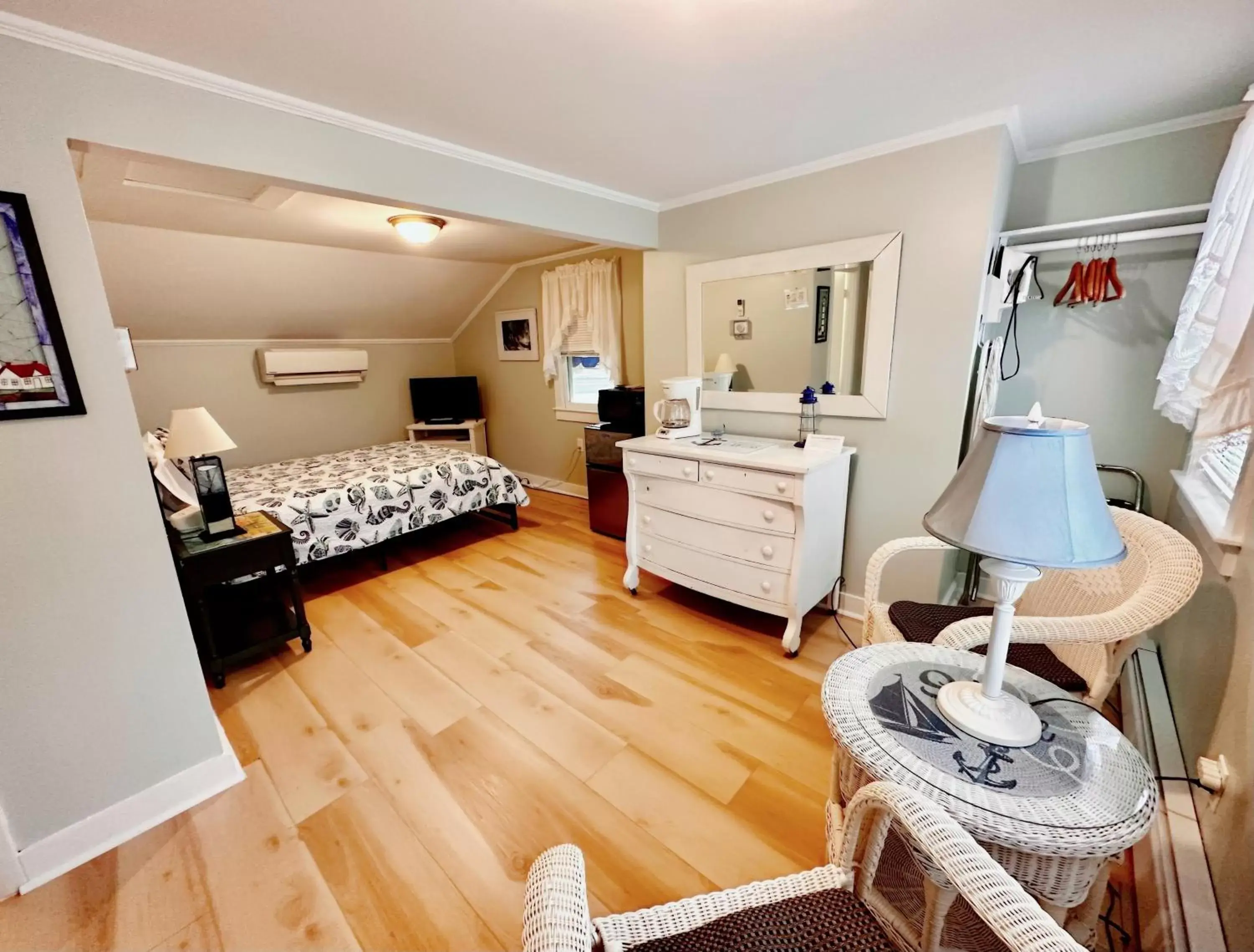 Bedroom, Bed in Sandy Neck Motel Bedroom, Bed in Sandy Neck Motel