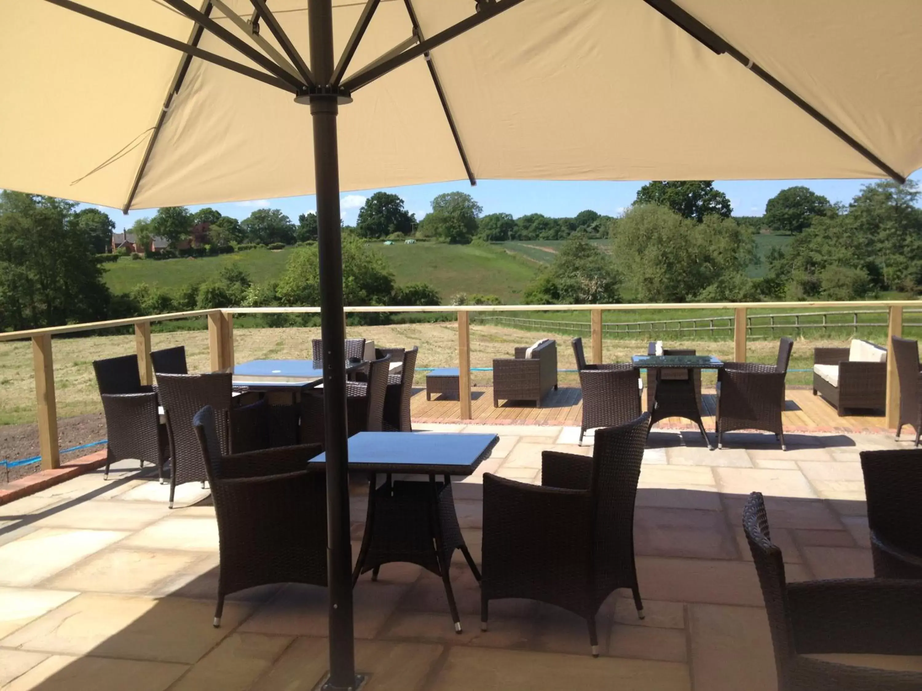 Seating area, Restaurant/Places to Eat in The Throckmorton