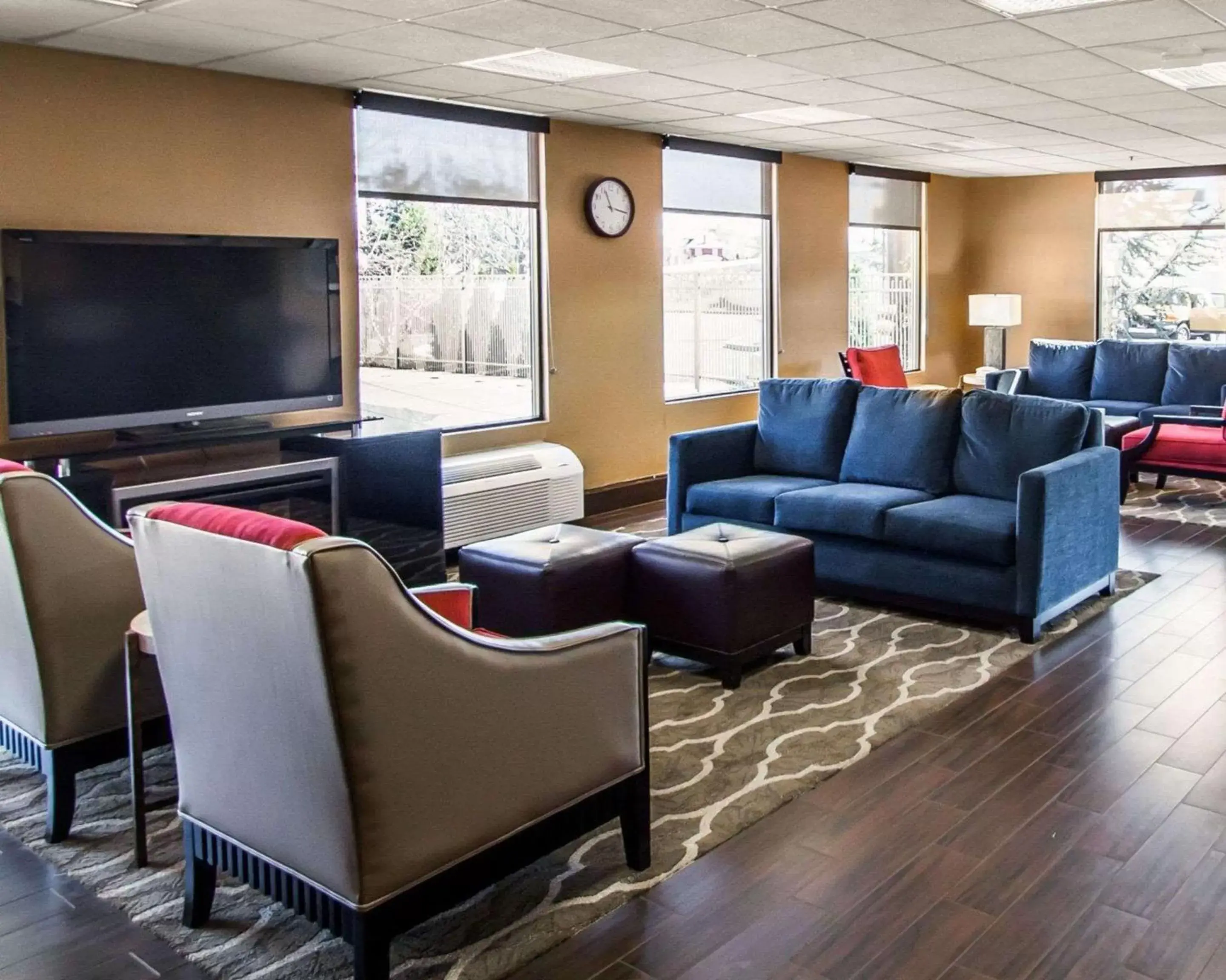 Lobby or reception, Seating Area in Quality Inn & Suites NJ State Capital Area