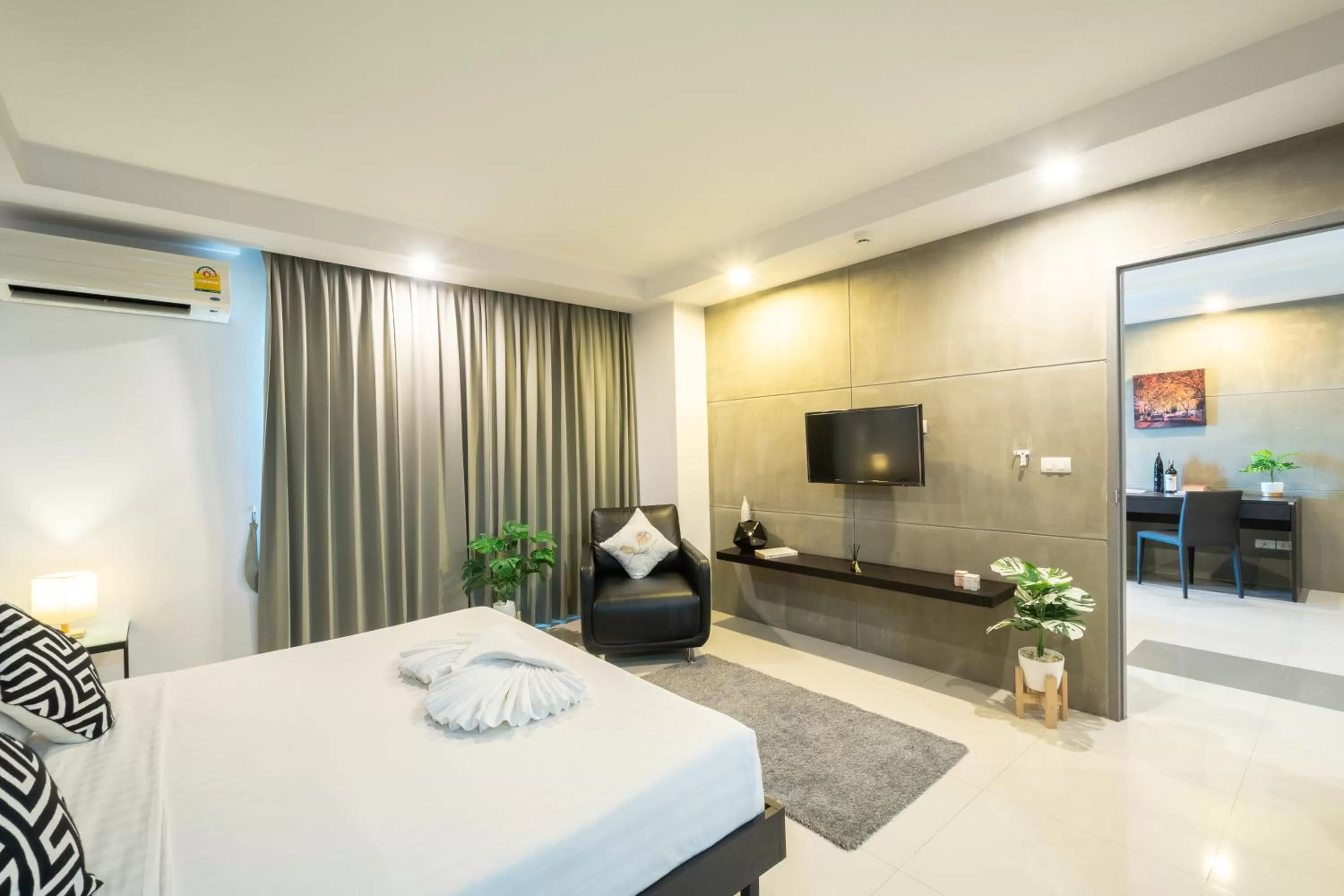 Bed in We Grand Ever 9