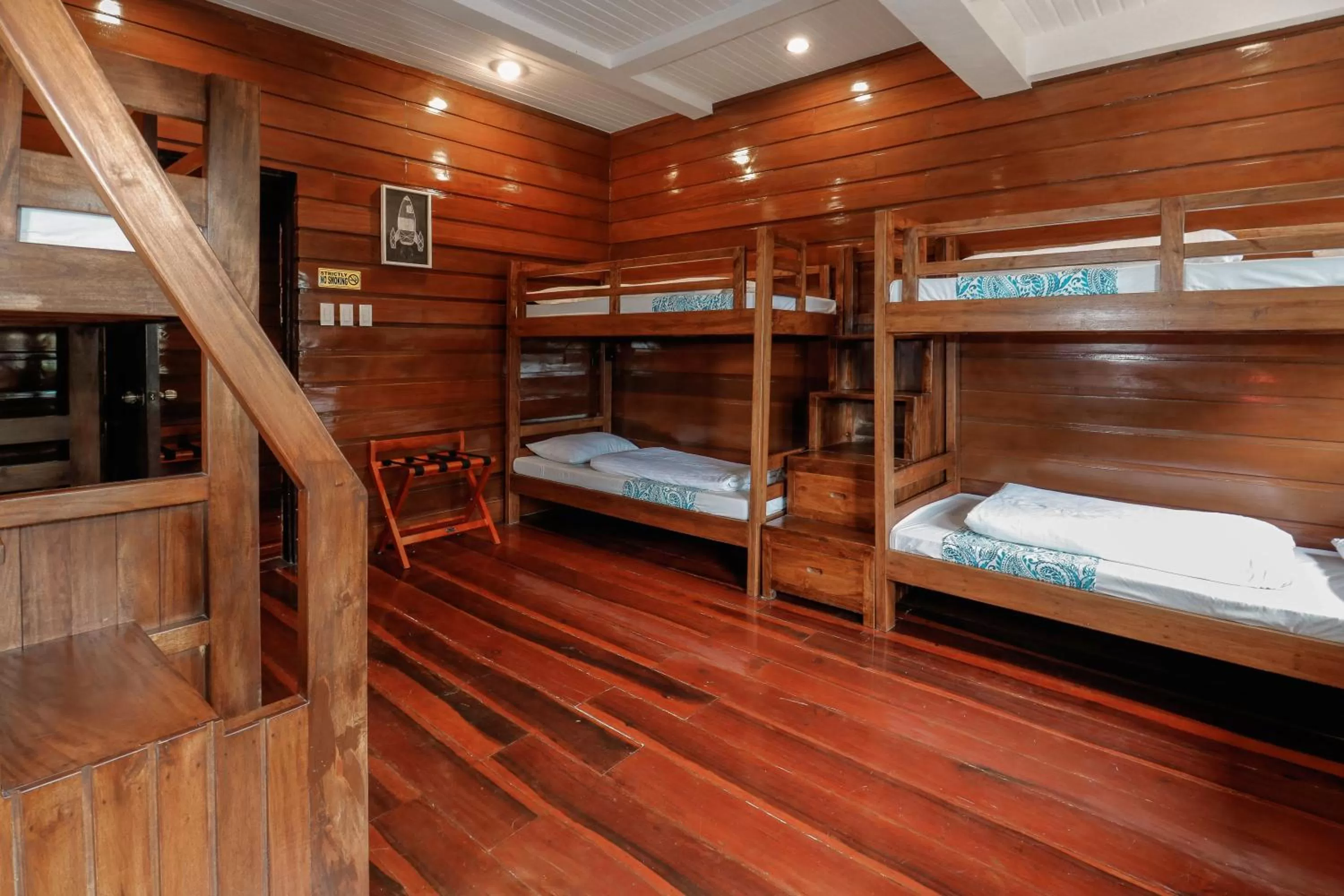 Bathroom, Bed in Hotel Kimberly Tagaytay