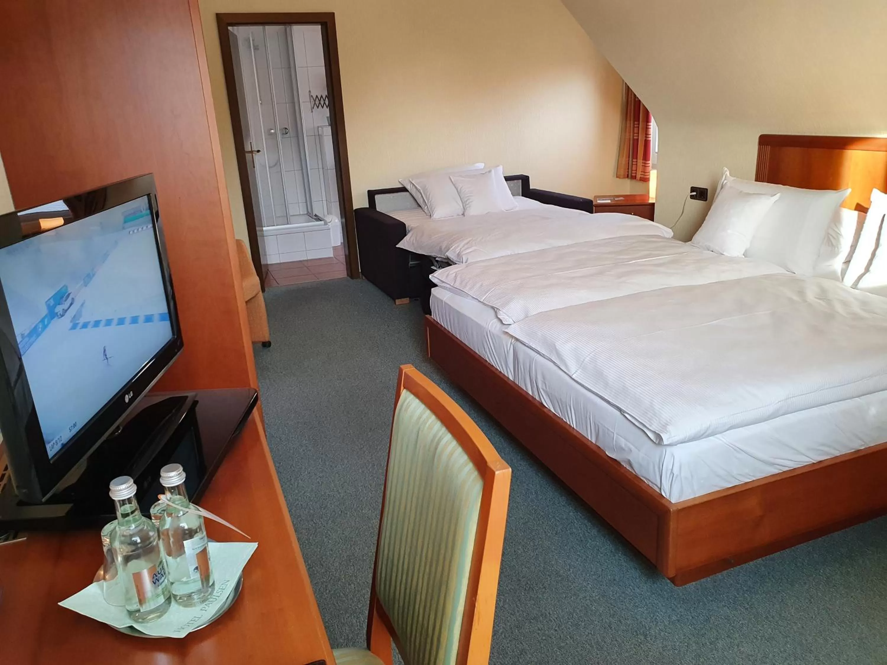 Staff, Bed in Hotel Paulsen