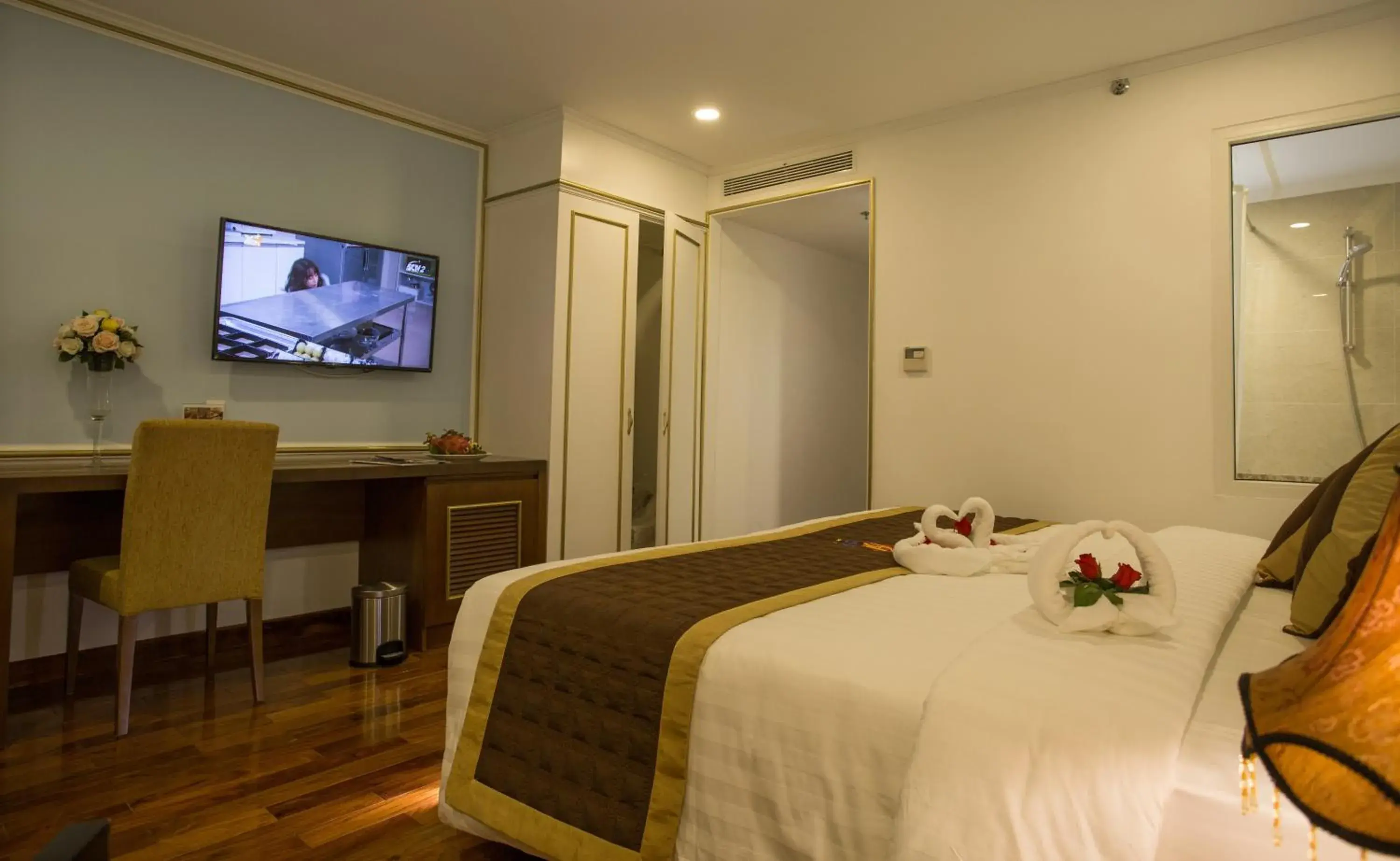 TV/Entertainment Center in Huong Sen Annex Hotel