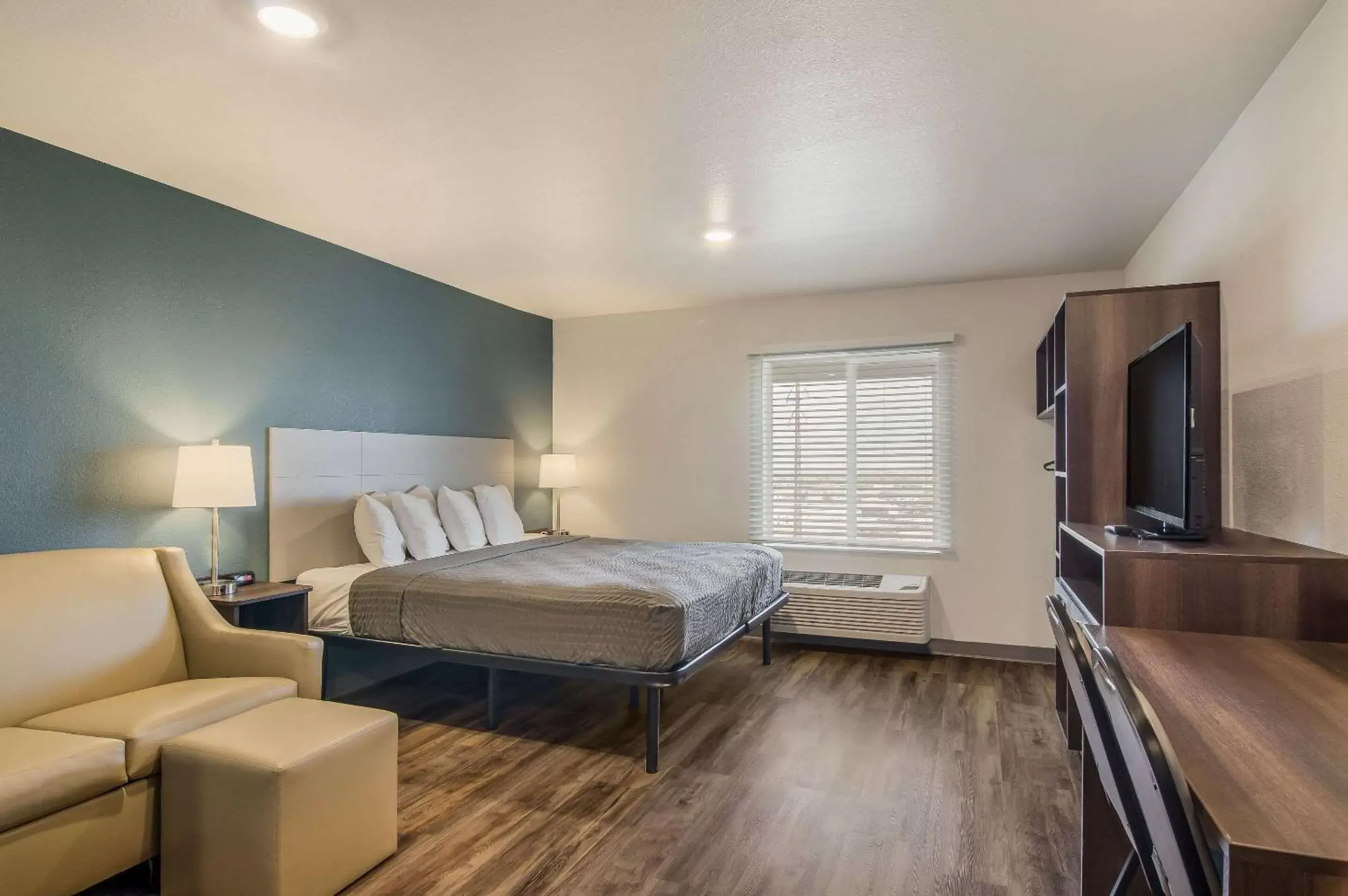 Photo of the whole room in WoodSpring Suites Broomfield-Westminster