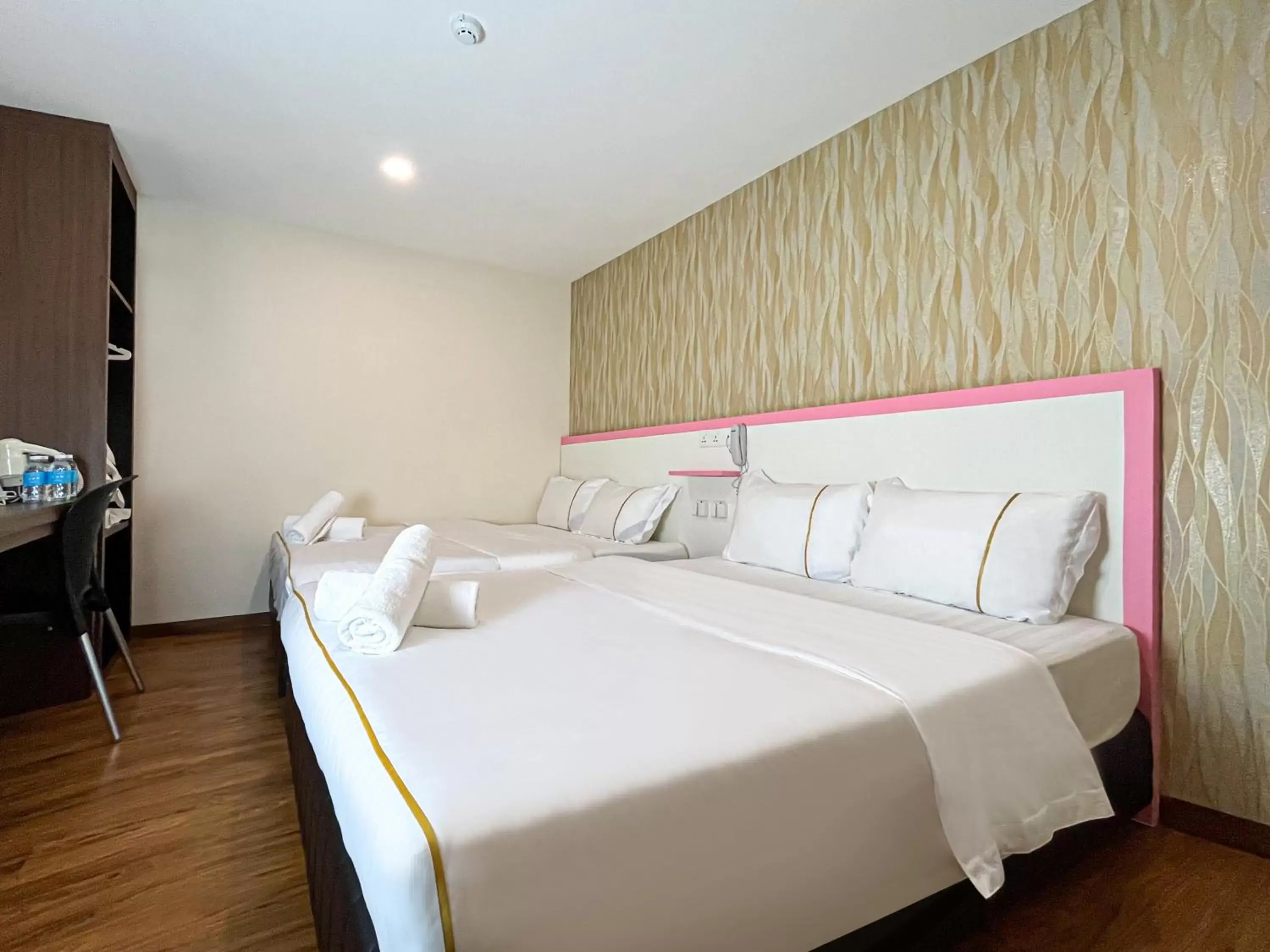 View (from property/room), Bed in MII Smile Hotel Penang