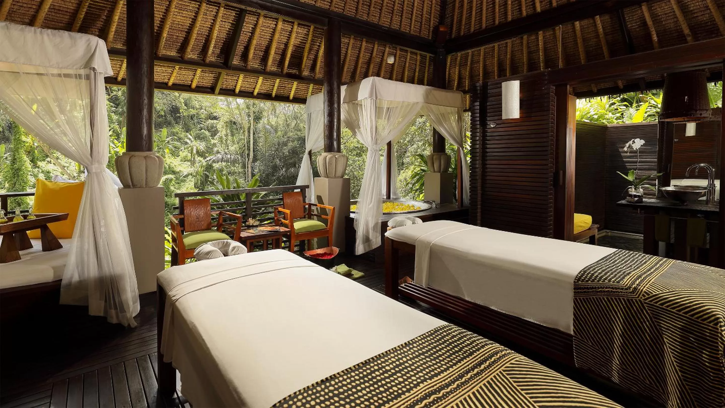 Massage, Bed in Maya Ubud Resort & Spa