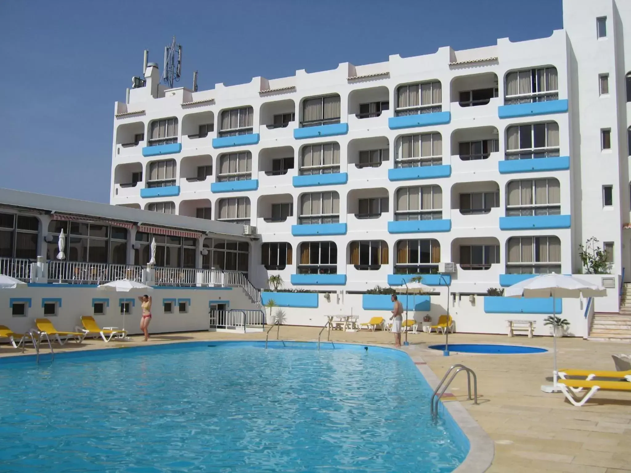 Swimming pool, Property Building in Aparthotel Navigator