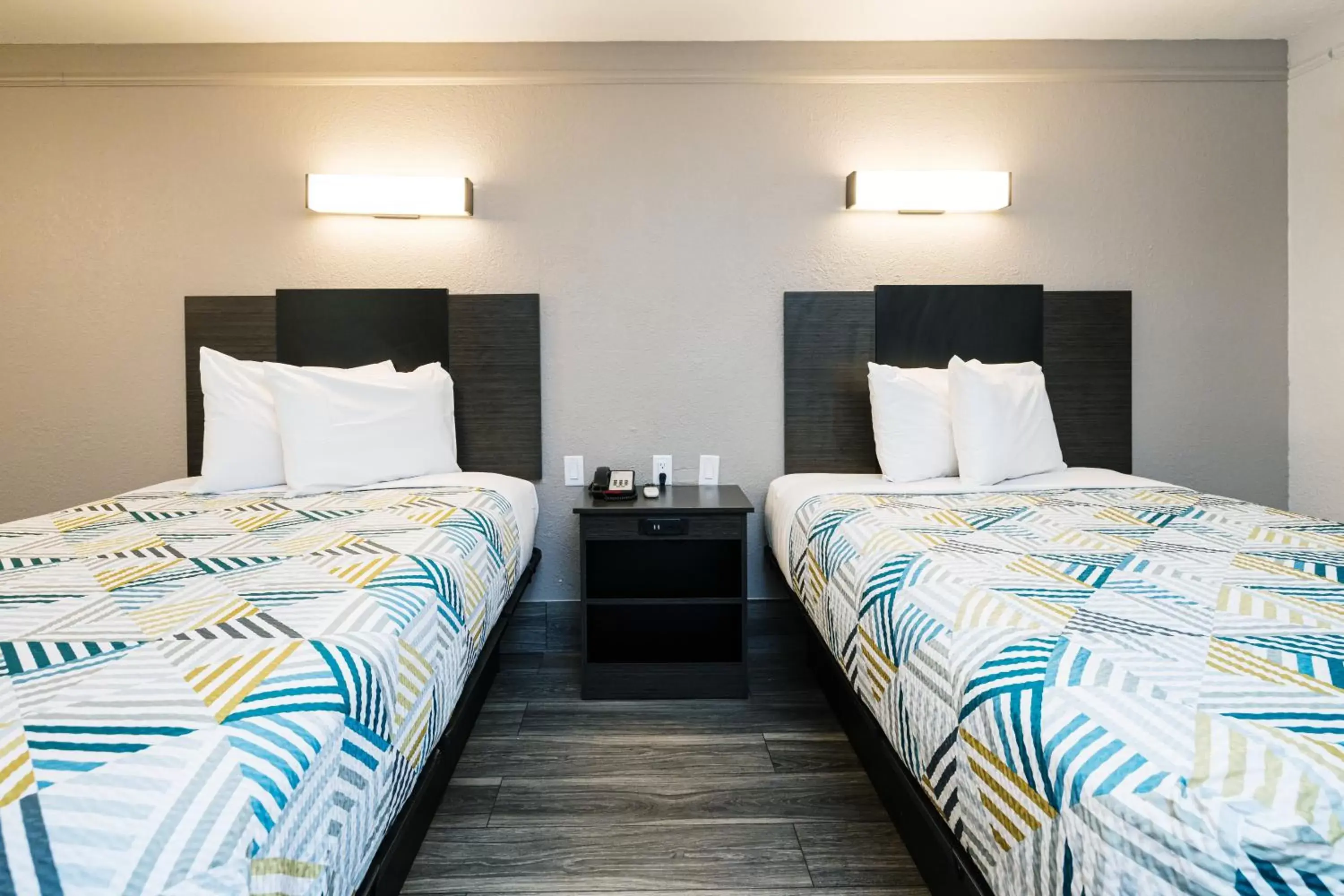 Bed in Studio 6 Baytown, Tx - Garth Road Bed in Studio 6 Baytown, Tx - Garth Road