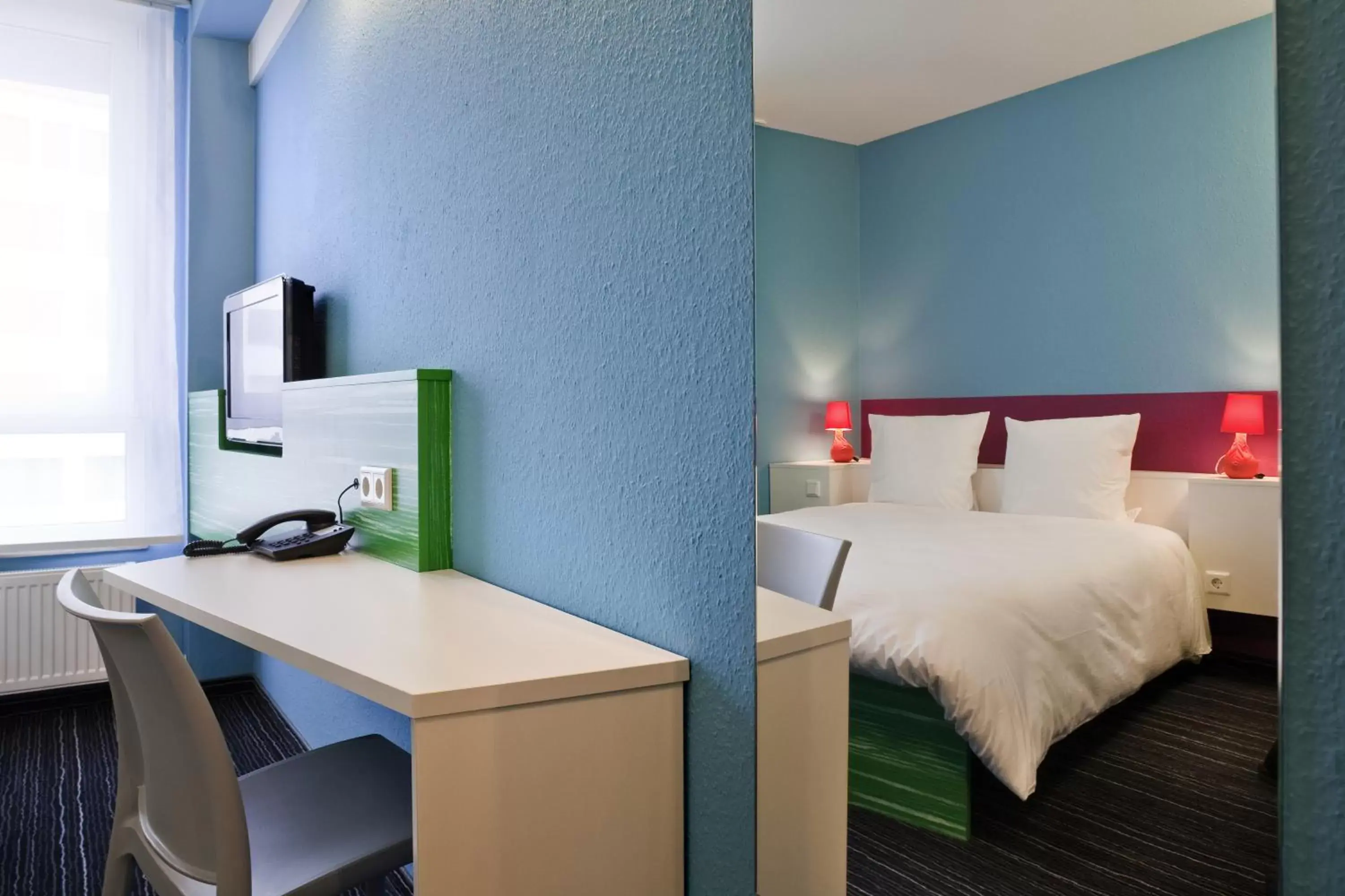 Photo of the whole room, Bed in ibis Styles Duesseldorf-Neuss