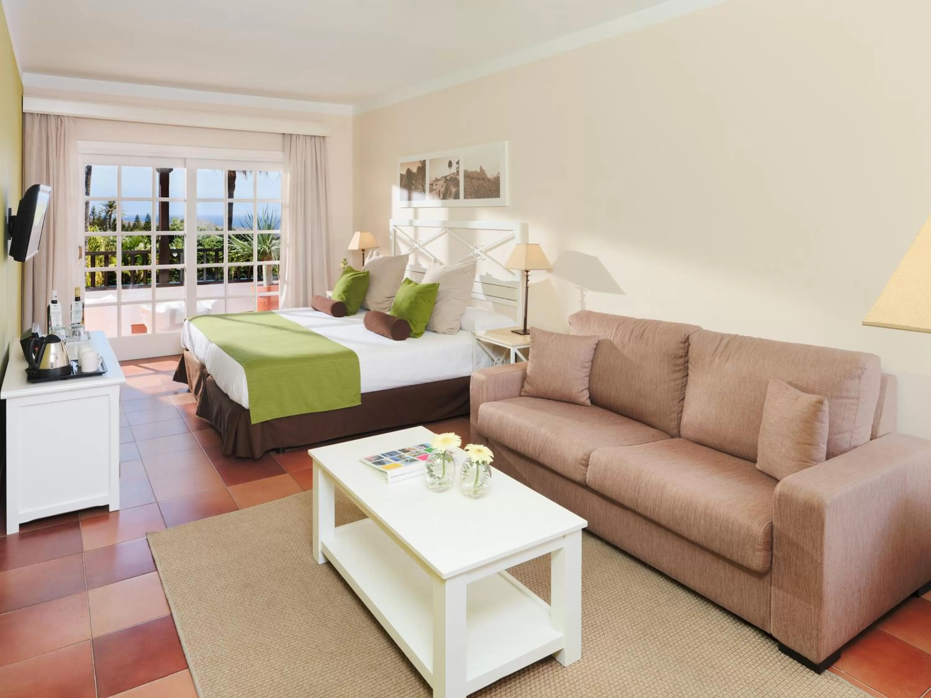 Photo of the whole room in Hotel Jardín Tecina