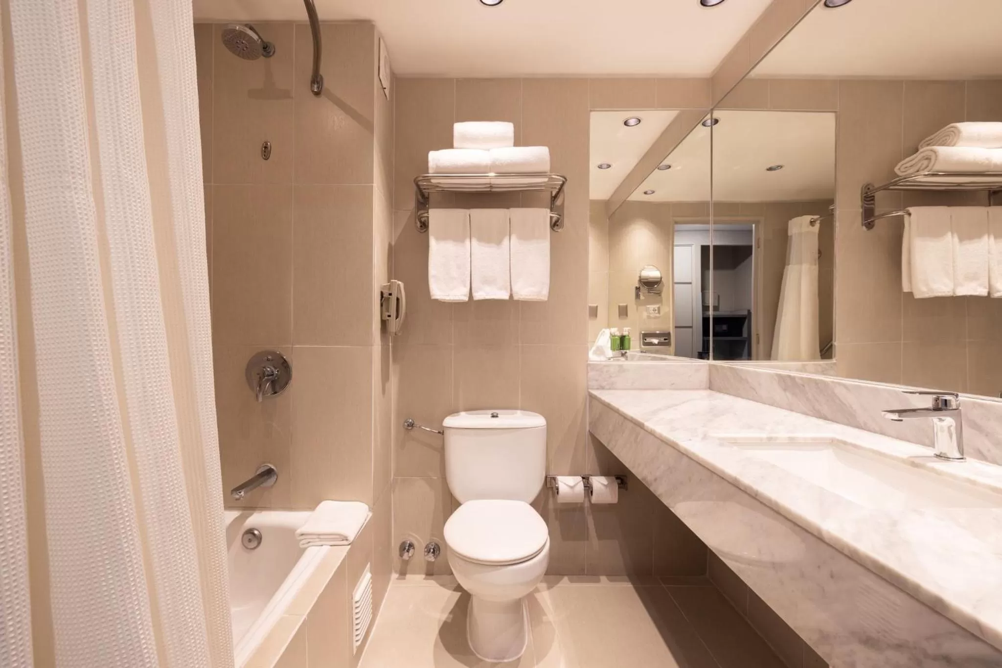 Bathroom in Holiday Inn Express - Iquique by IHG