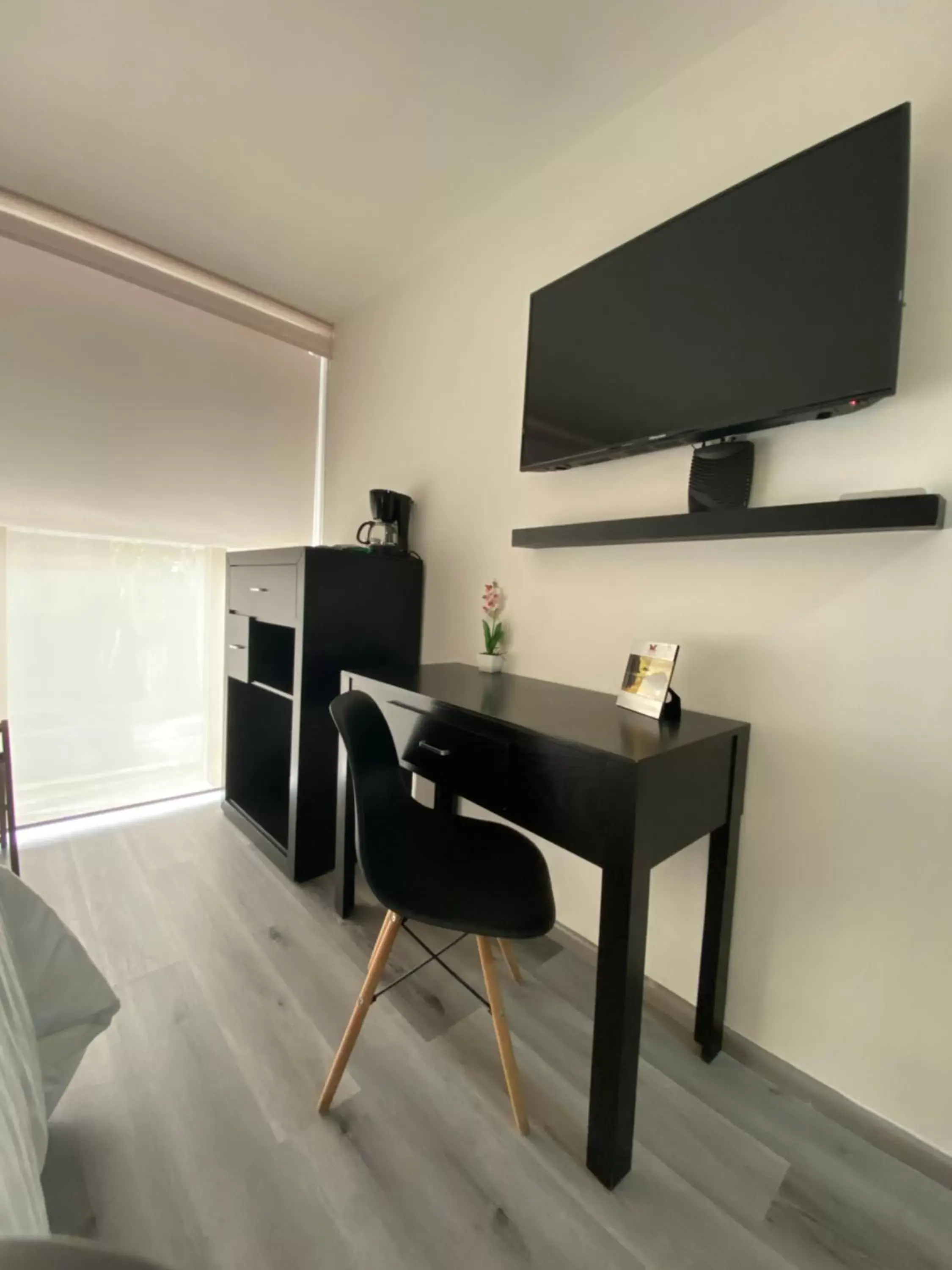 TV and multimedia, TV/Entertainment Center in Suites Arboleda 215