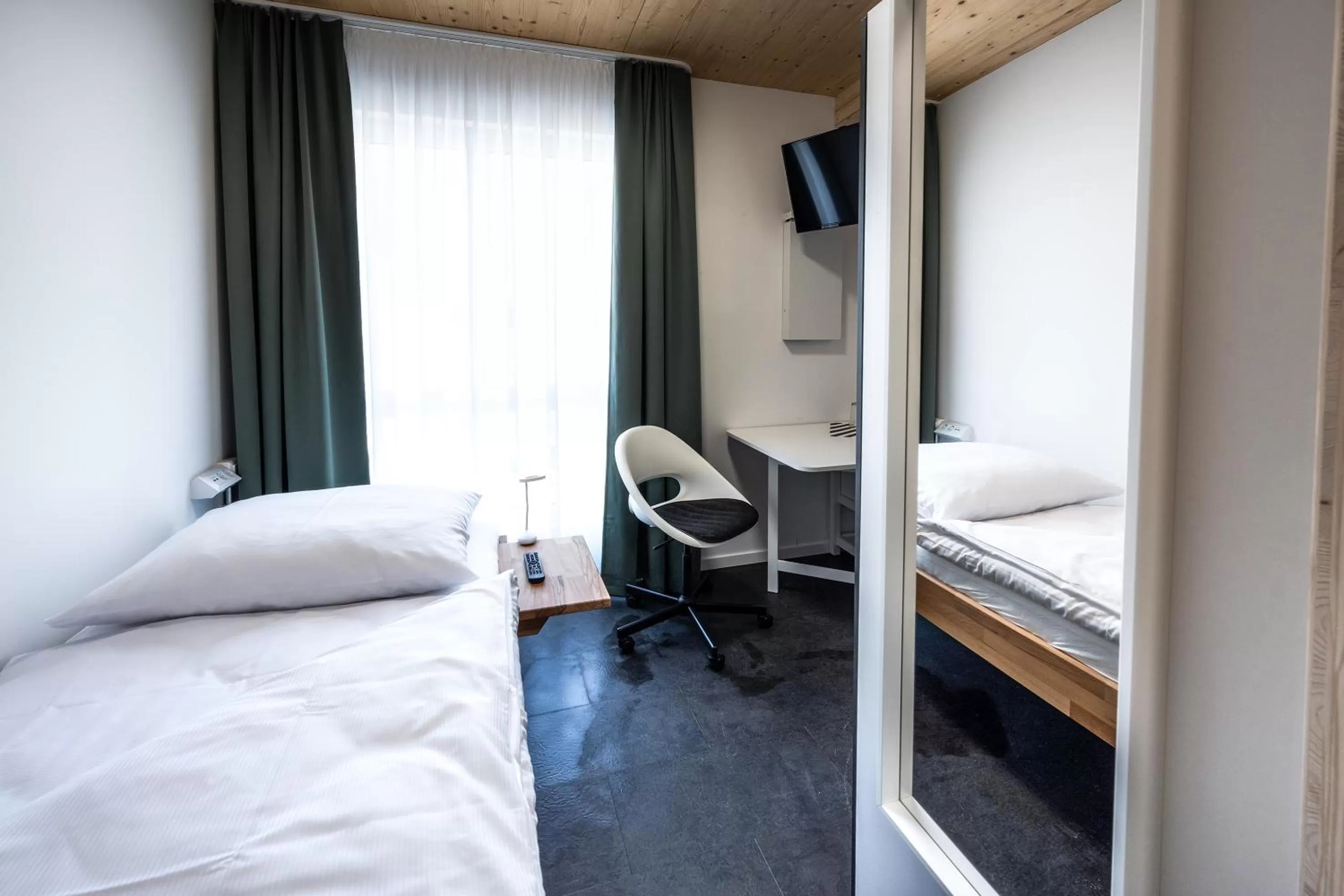 Bed in Boardinghouse-Landau