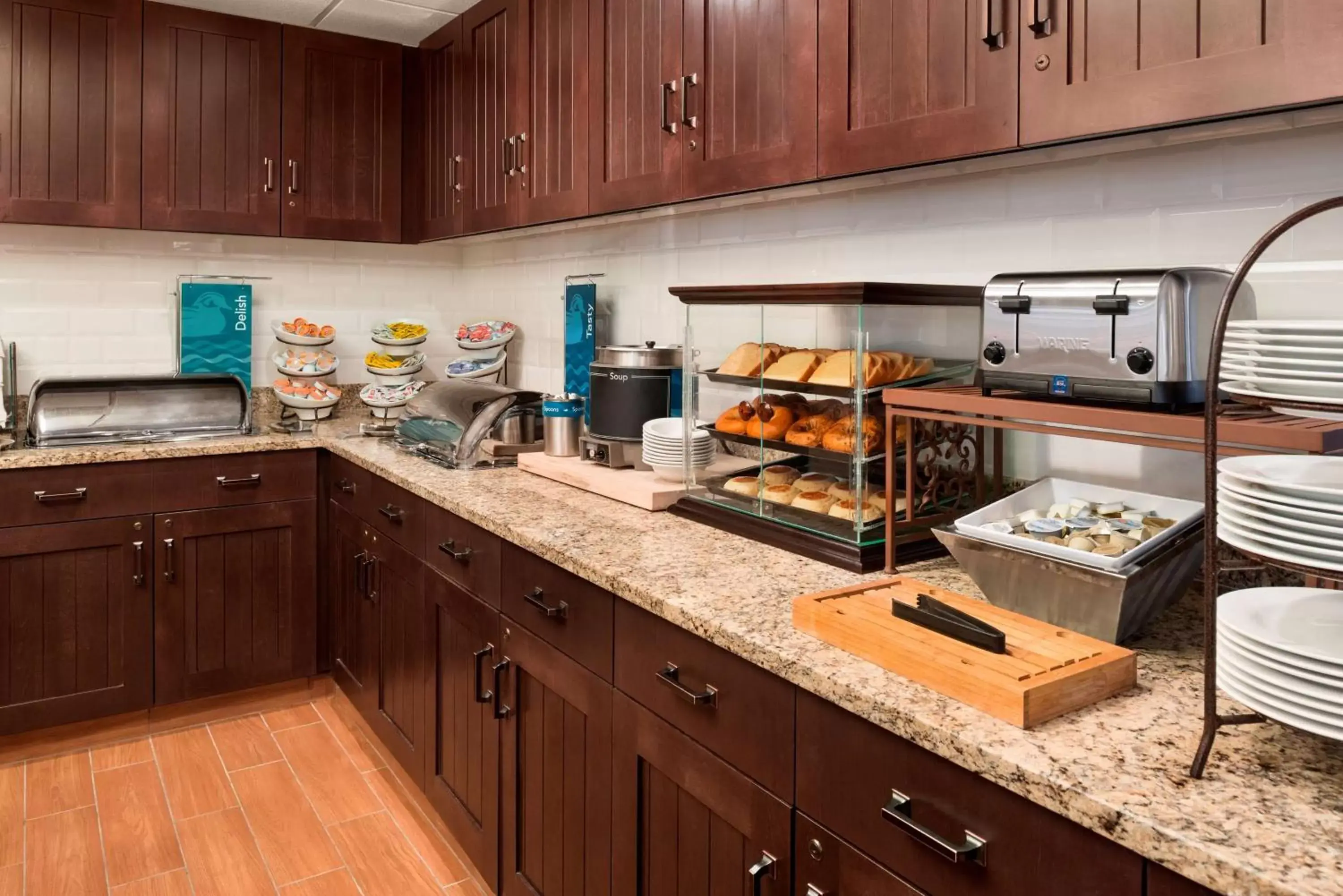 Breakfast, Kitchen/Kitchenette in Homewood Suites by Hilton Columbus-Hilliard