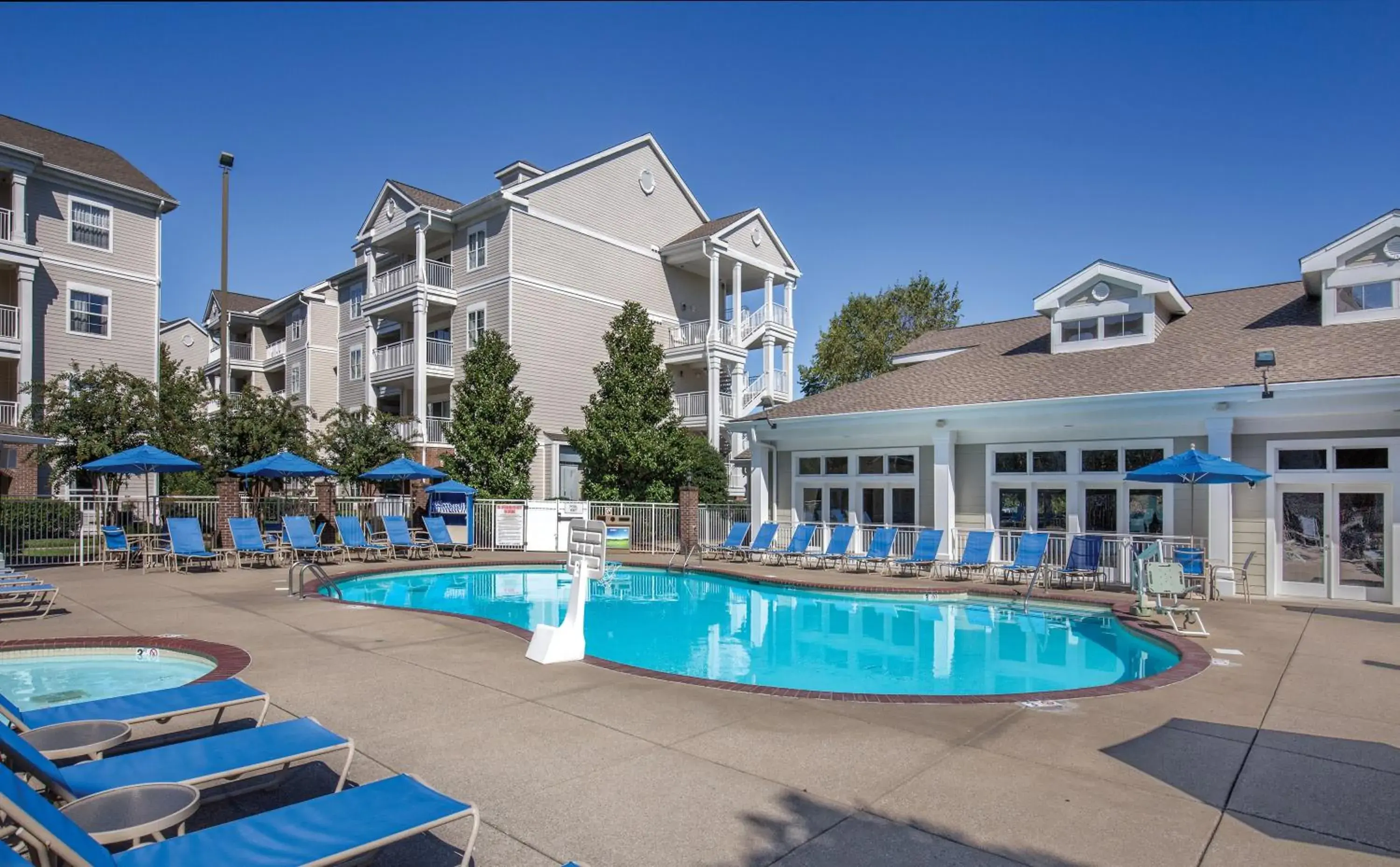 Swimming pool, Property Building in Wyndham Vacation Resorts - Nashville