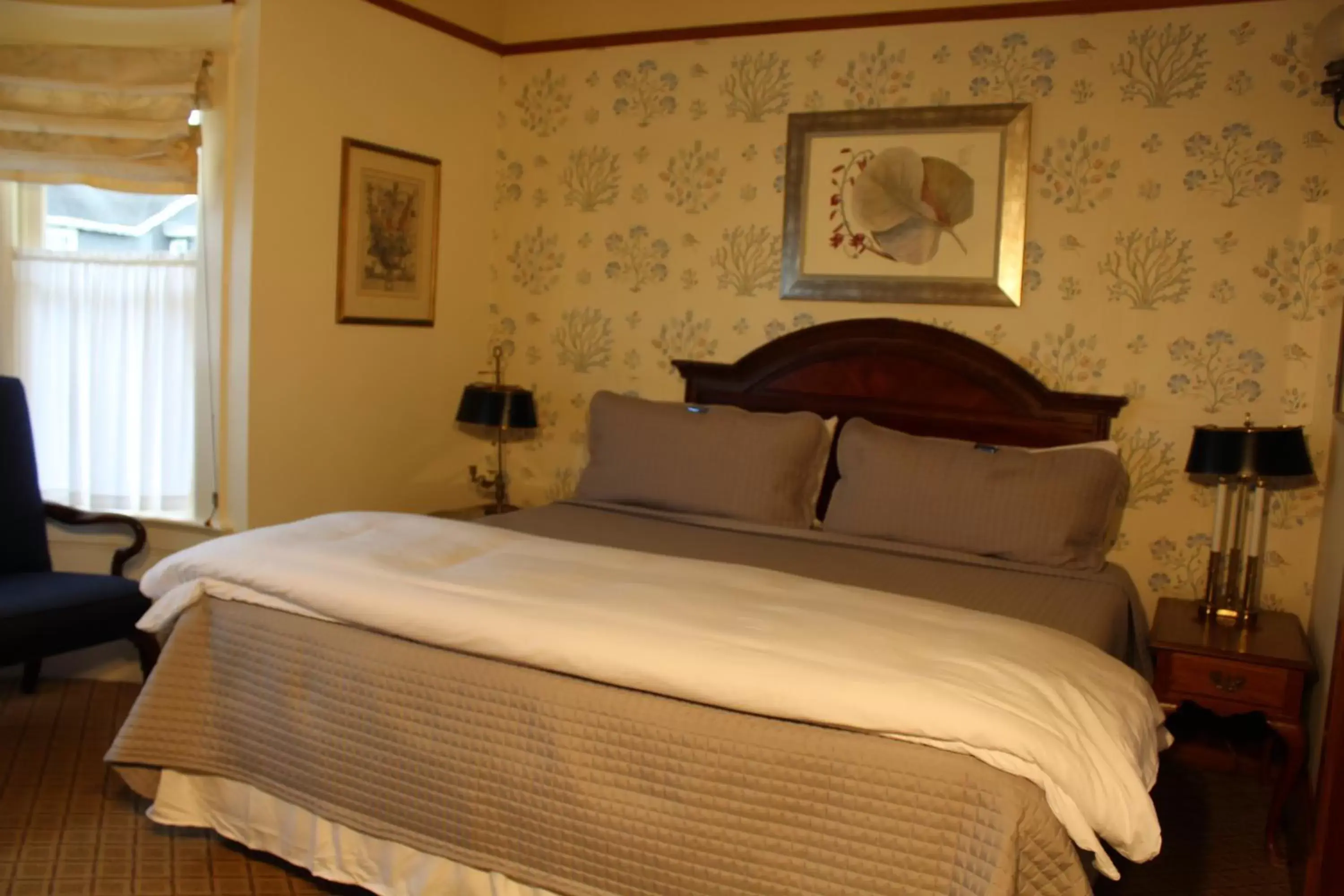 Bedroom, Bed in Pacific Grove Inn