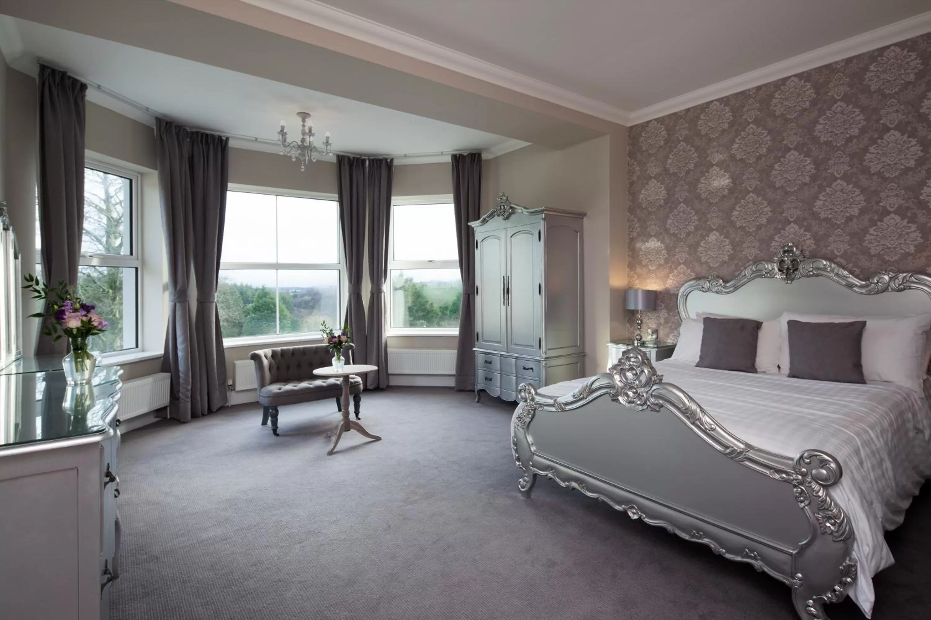 Photo of the whole room, Bed in Elfordleigh Hotel