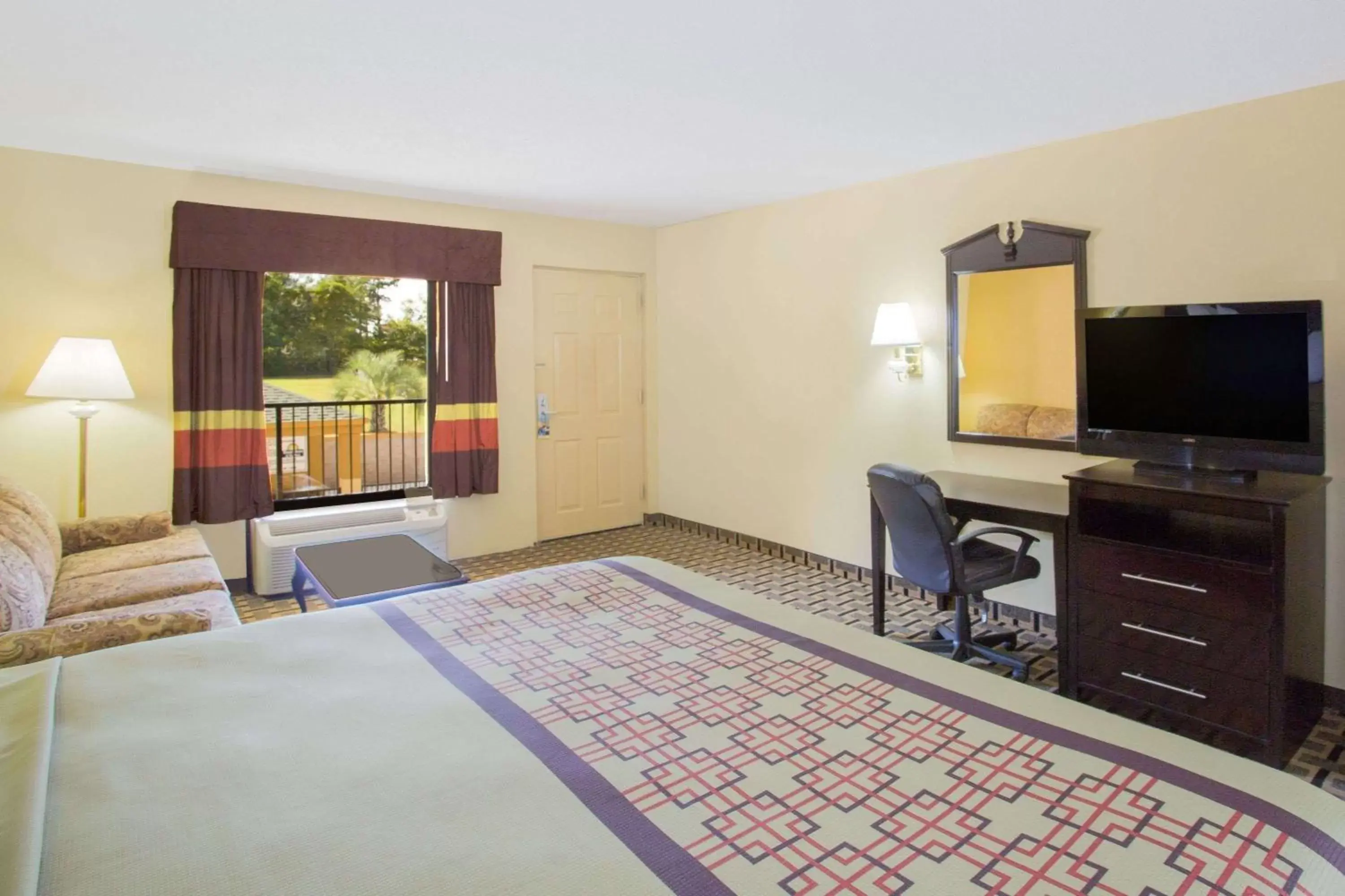 Photo of the whole room, Bed in Days Inn by Wyndham Andalusia