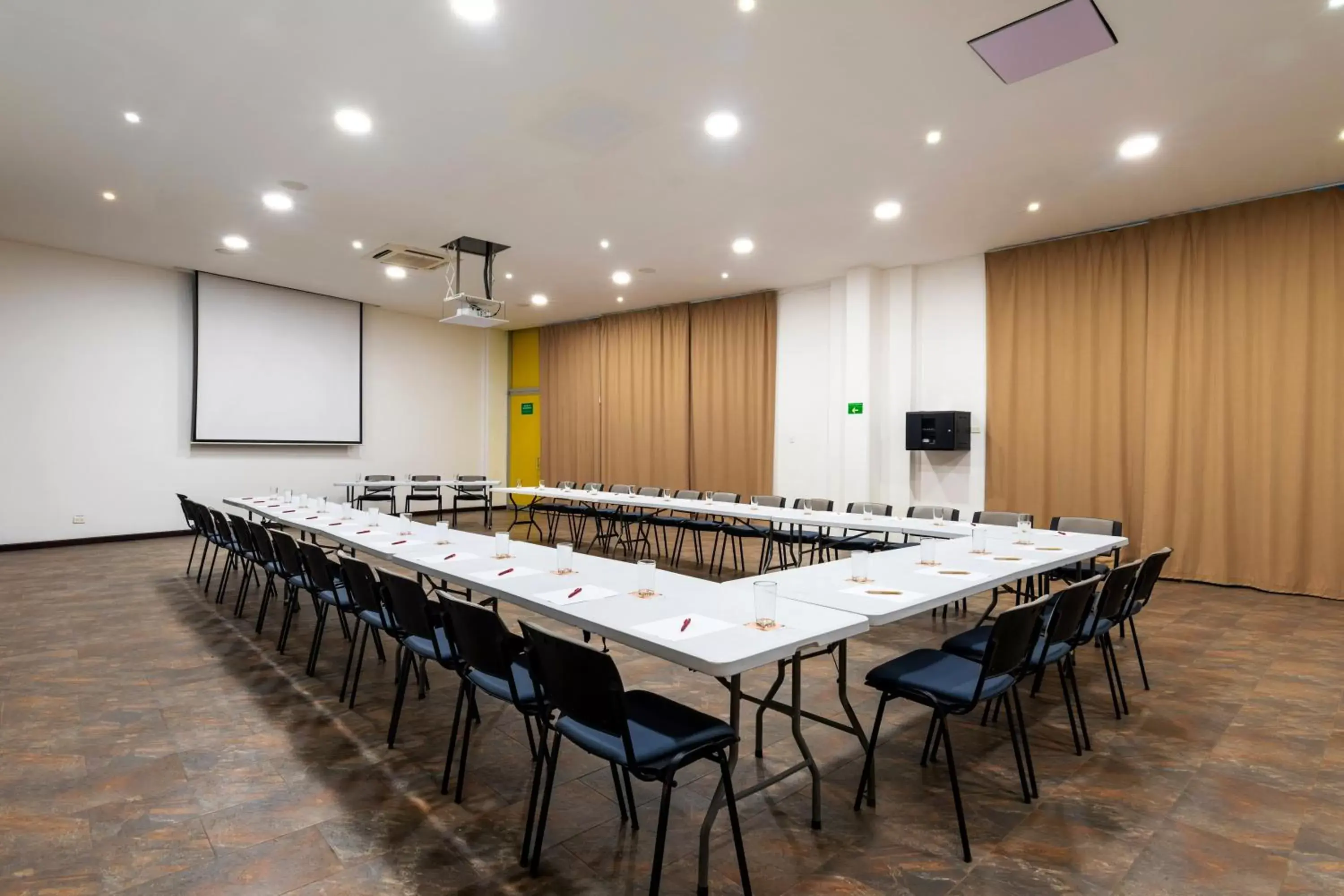 Meeting/conference room in Pop Art Hotel CLC Mamonal Cartagena