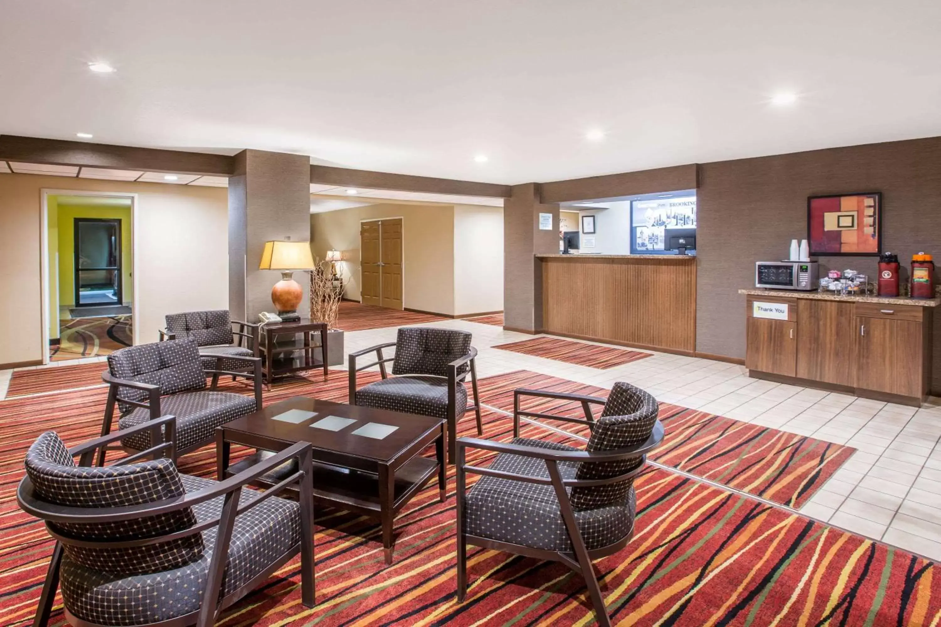 Lobby or reception, Seating Area in Super 8 by Wyndham Brookings