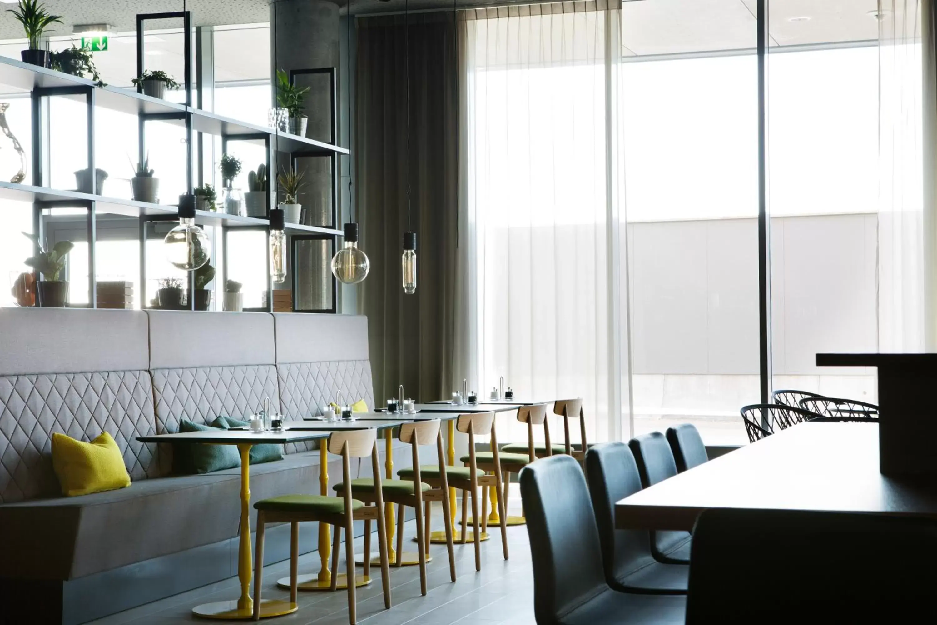 Restaurant/places to eat in Comfort Hotel Bergen Airport