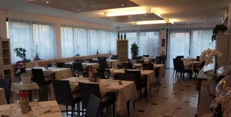 Restaurant/Places to Eat in Hotel De Nac